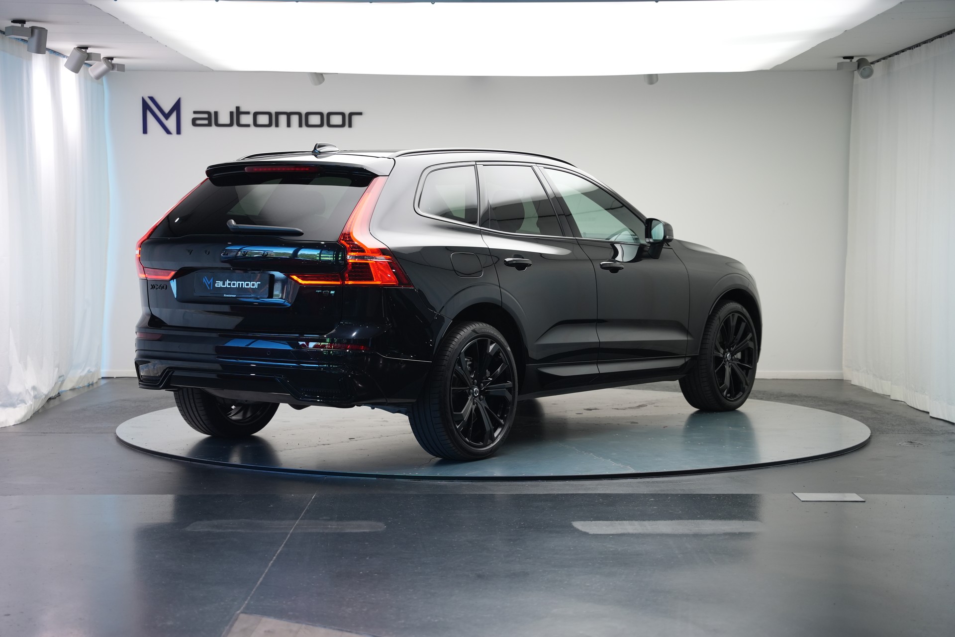 VOLVO XC60 T8 eAWD PluginHybrid Ultimate Dark Geartronic Black Edition Ultra-image-4