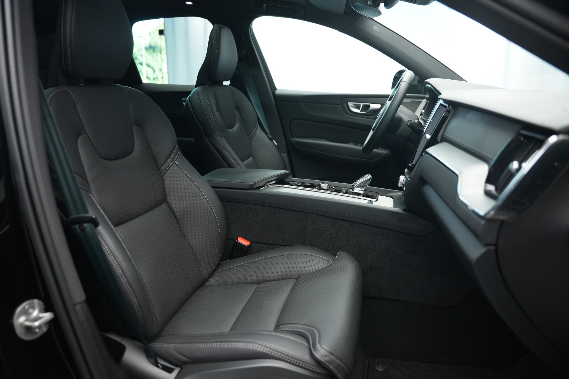 VOLVO XC60 T8 eAWD PluginHybrid Ultimate Dark Geartronic Black Edition Ultra-image-13