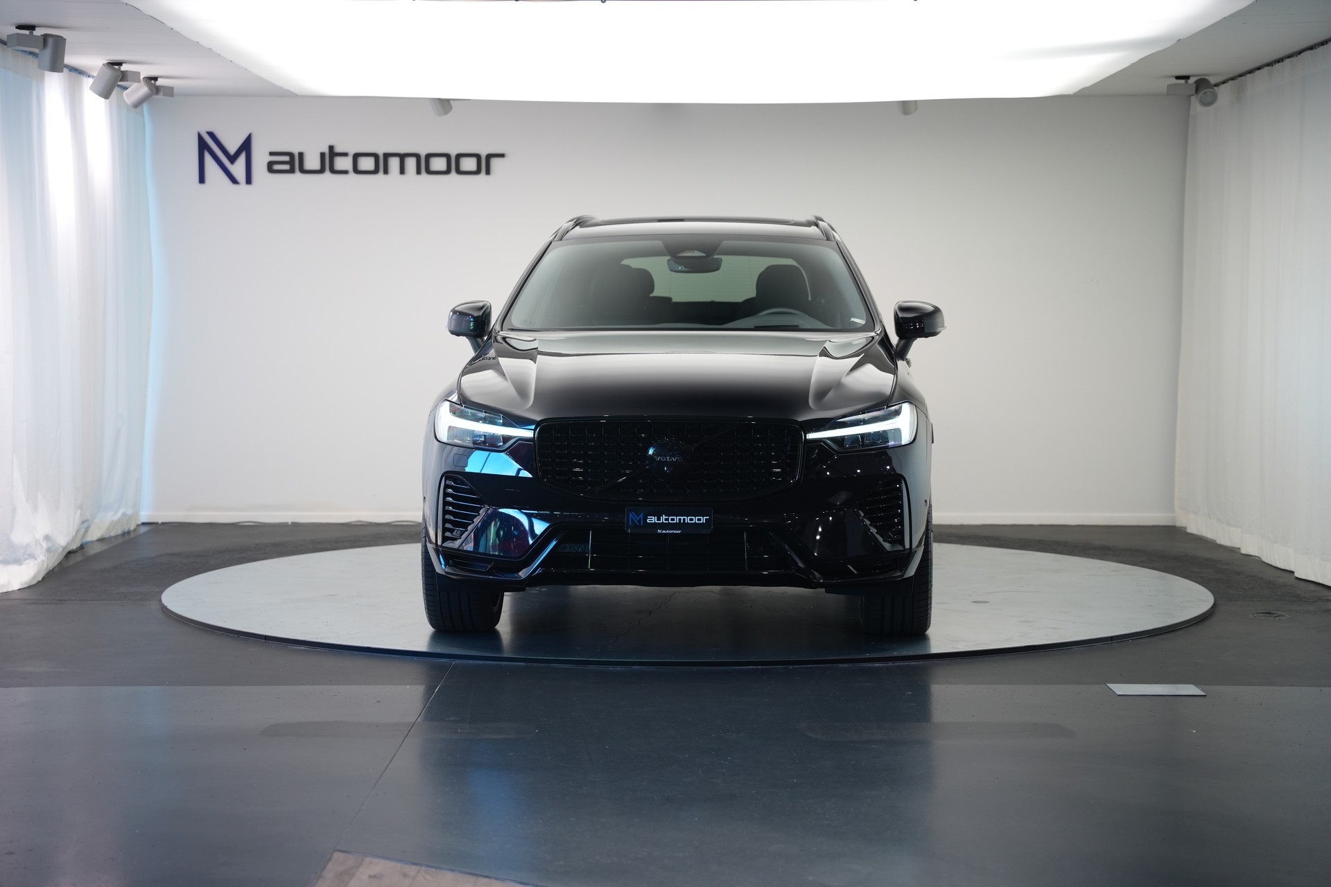 VOLVO XC60 T8 eAWD PluginHybrid Ultimate Dark Geartronic Black Edition Ultra-showroom-element-1