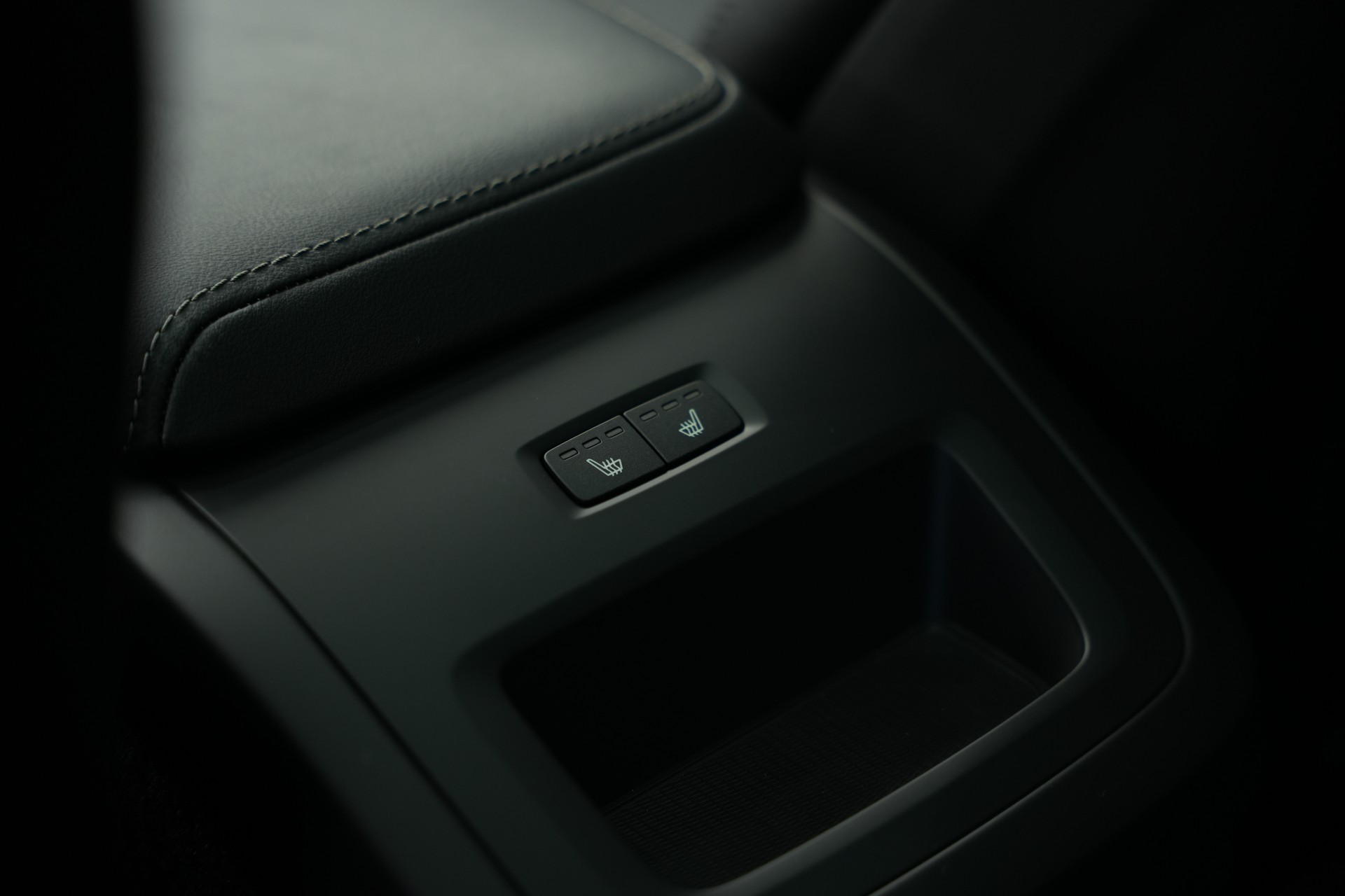 VOLVO XC60 T8 eAWD PluginHybrid Ultimate Dark Geartronic Black Edition Ultra-image-37