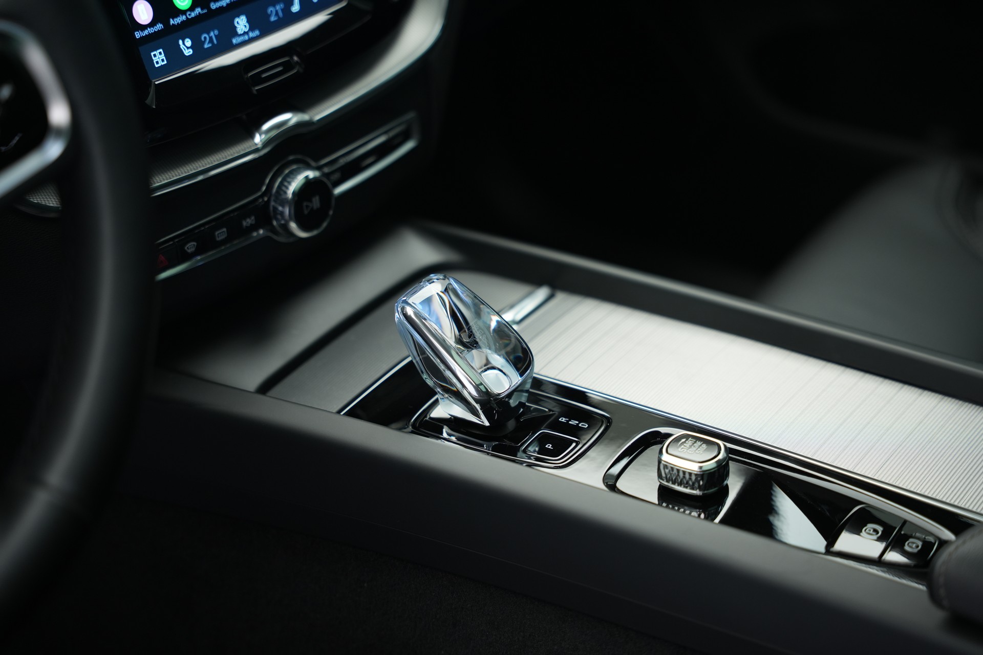VOLVO XC60 T8 eAWD PluginHybrid Ultimate Dark Geartronic Black Edition Ultra-image-25