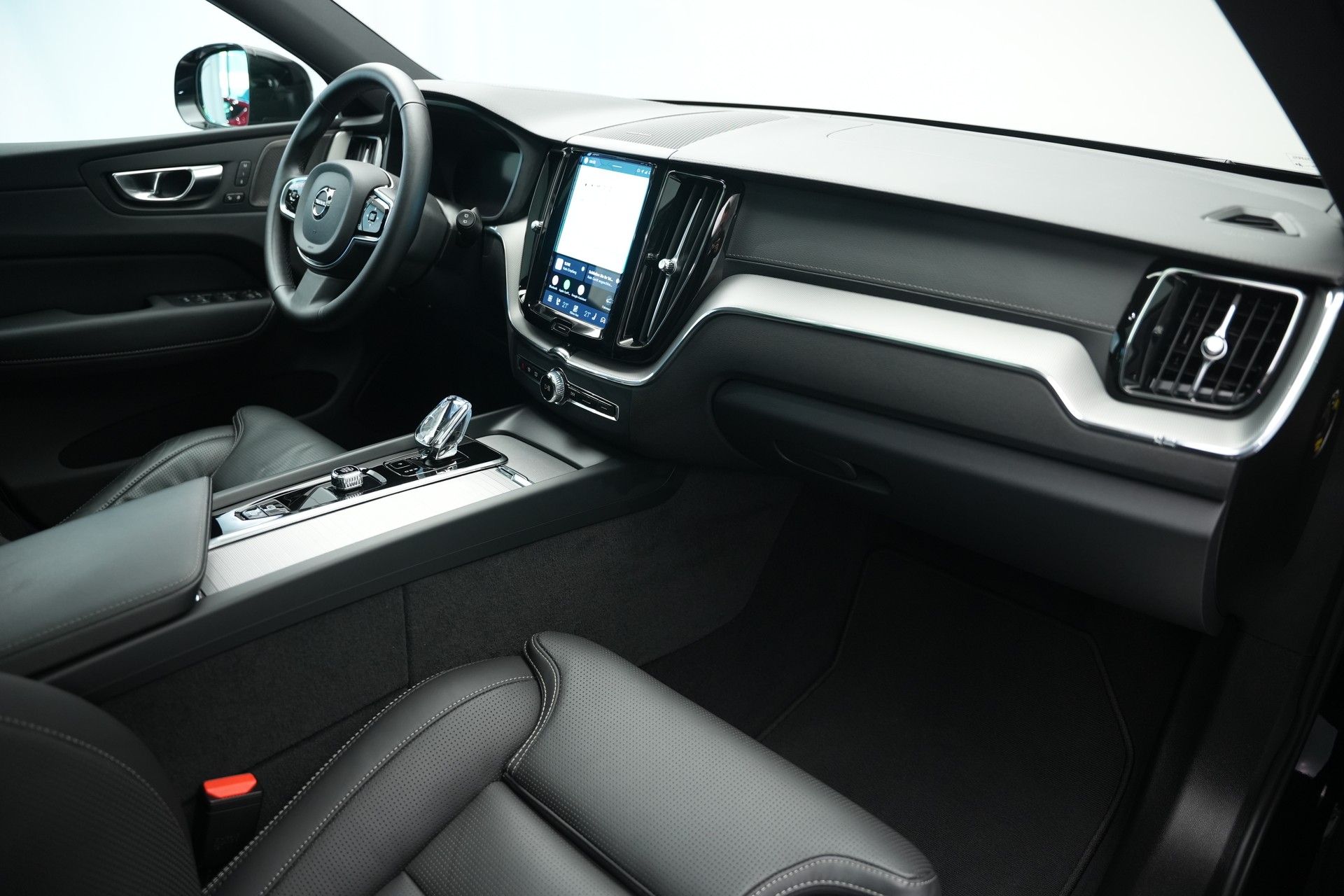 VOLVO XC60 T8 eAWD PluginHybrid Ultimate Dark Geartronic Black Edition Ultra-image-10
