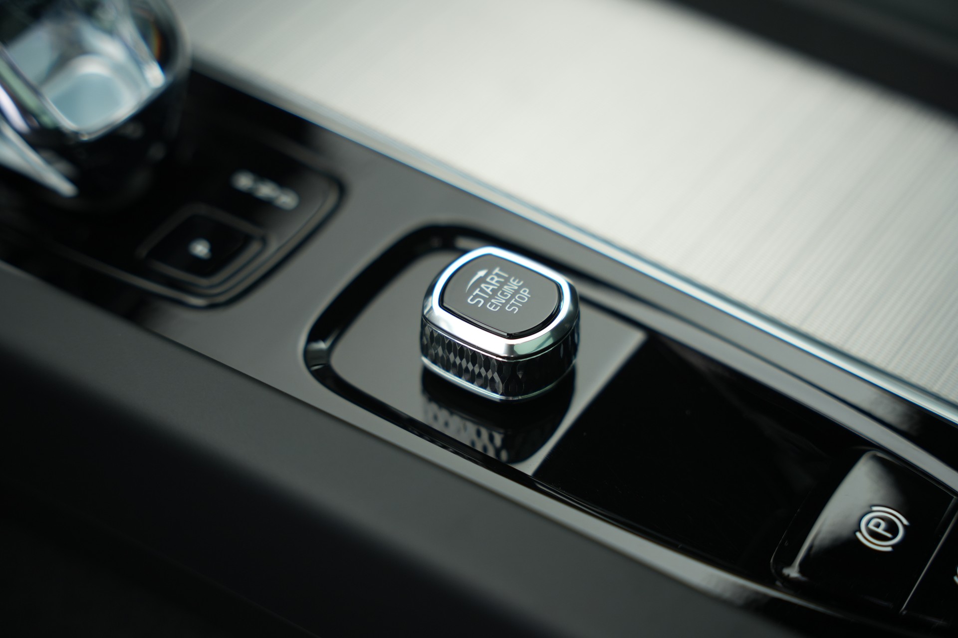 VOLVO XC60 T8 eAWD PluginHybrid Ultimate Dark Geartronic Black Edition Ultra-image-31