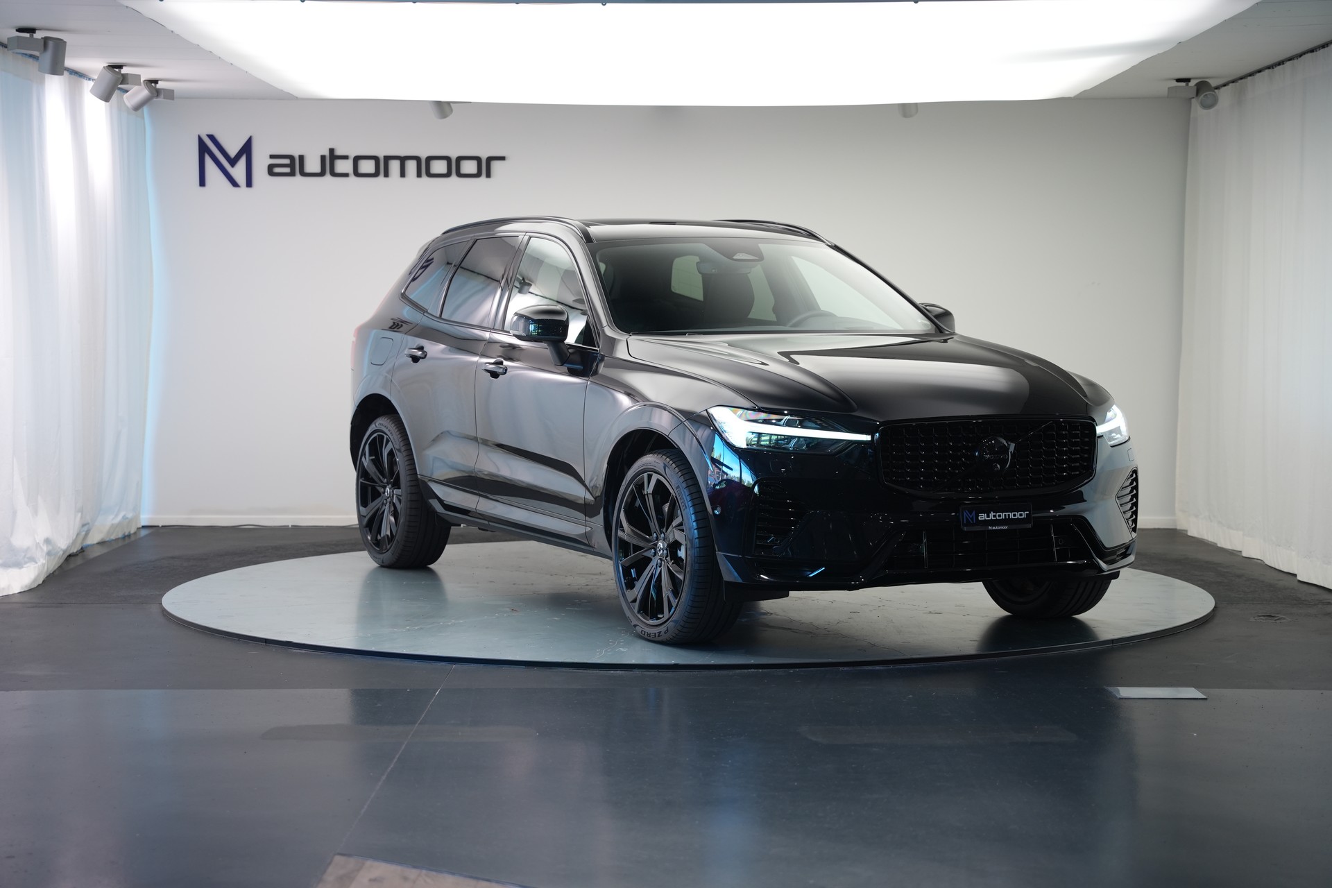 VOLVO XC60 T8 eAWD PluginHybrid Ultimate Dark Geartronic Black Edition Ultra-showroom-element-2