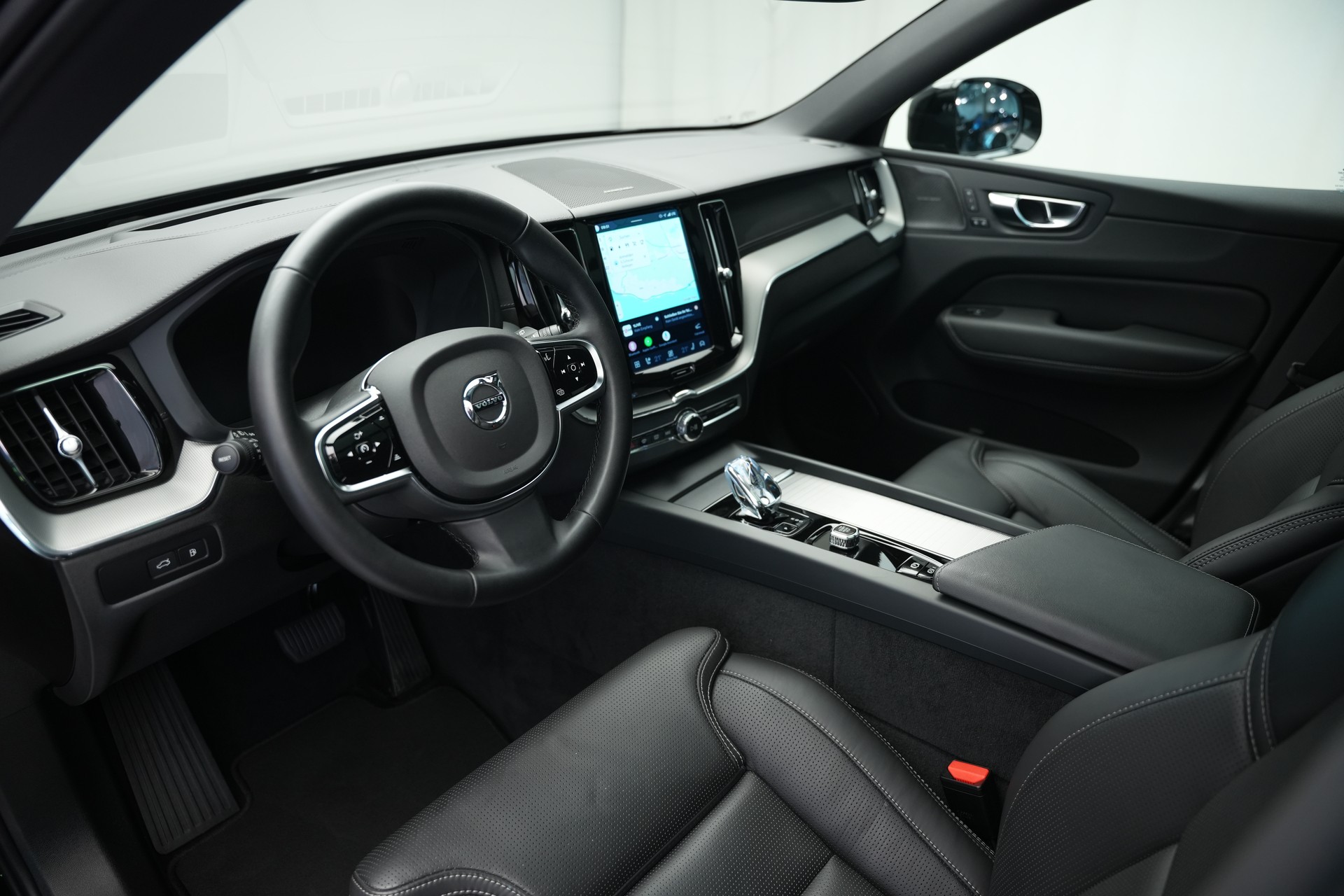 VOLVO XC60 T8 eAWD PluginHybrid Ultimate Dark Geartronic Black Edition Ultra-image-9