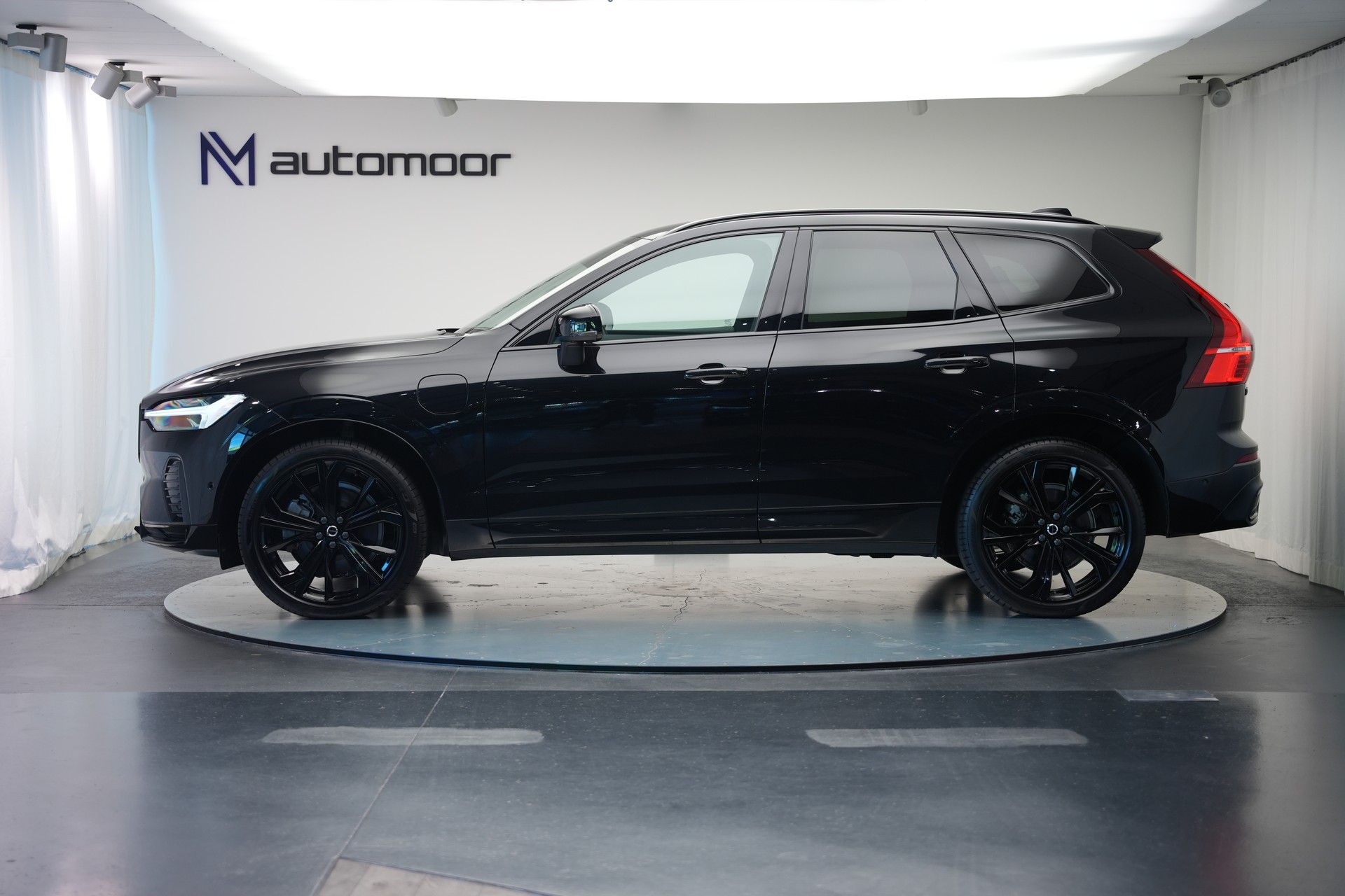 VOLVO XC60 T8 eAWD PluginHybrid Ultimate Dark Geartronic Black Edition Ultra-image-7