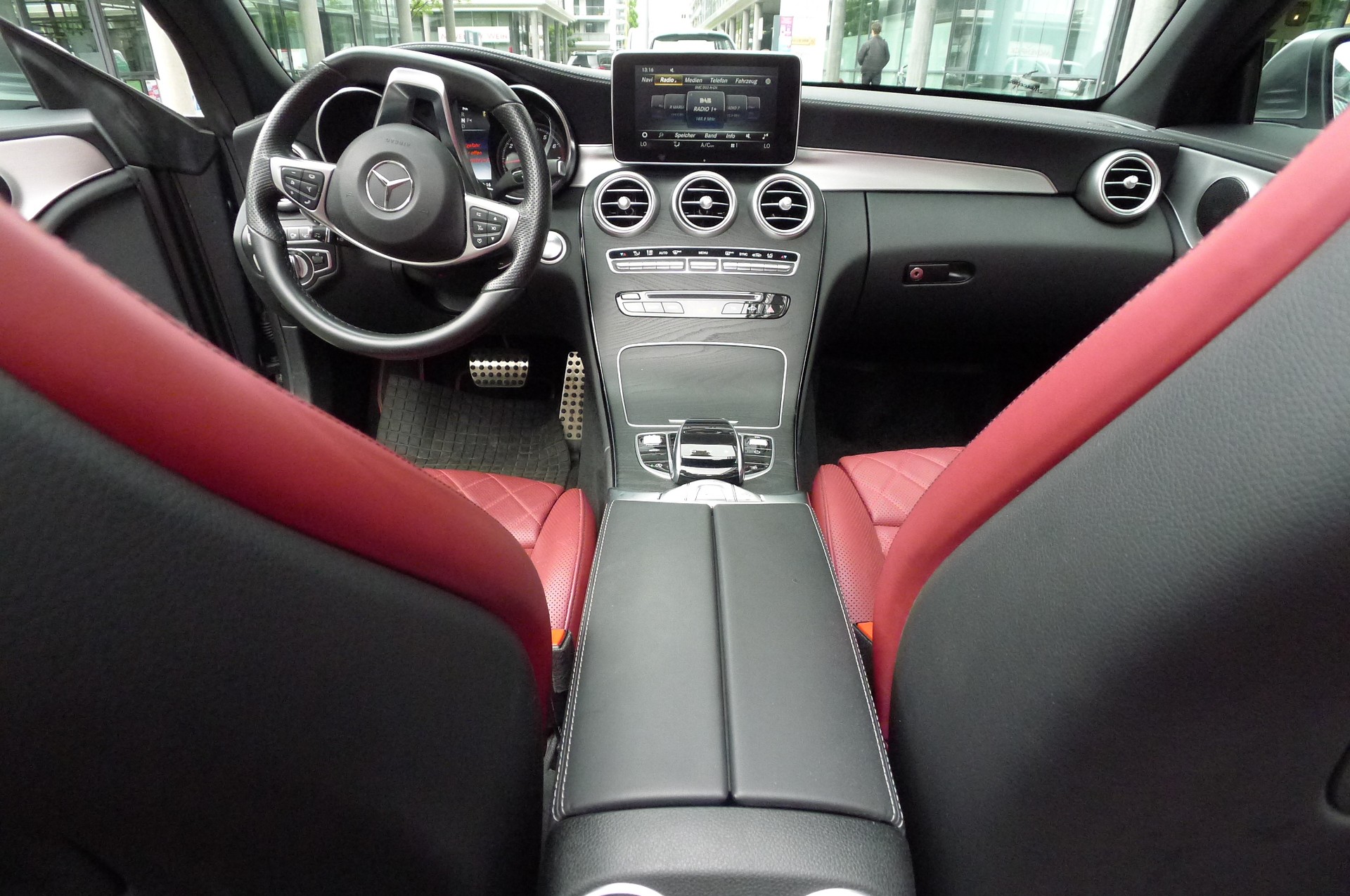 MERCEDES-BENZ C 400 Cabriolet AMG Line 4Matic 9G-Tronig-image-11