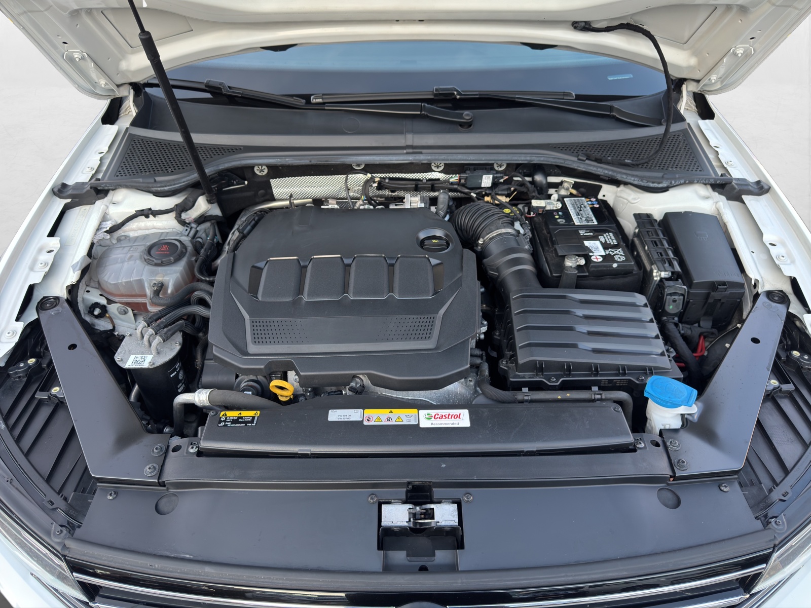 VW Passat 2.0 TDI BMT Elegance 4Motion DSG-image-15