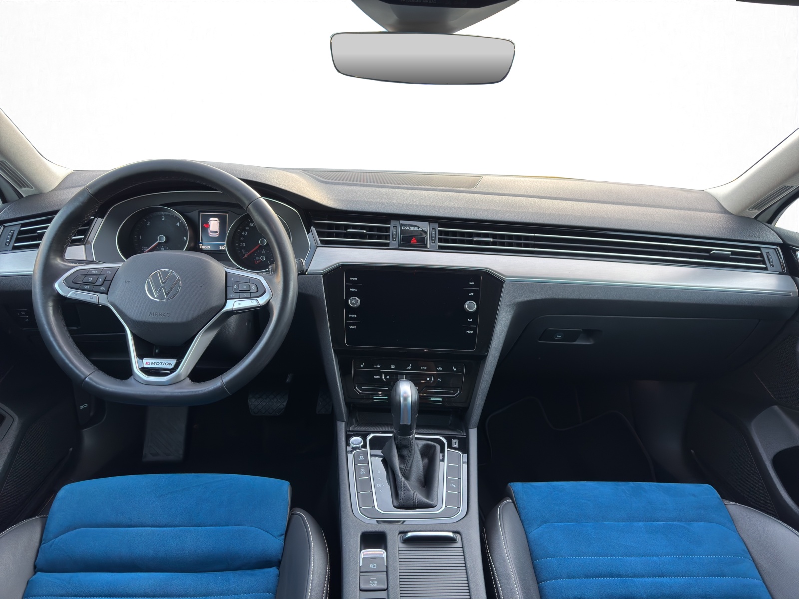 VW Passat 2.0 TDI BMT Elegance 4Motion DSG-image-11