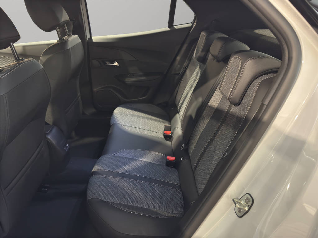 PEUGEOT 2008 1.2 PureTech 130 Allure Premium-image-10