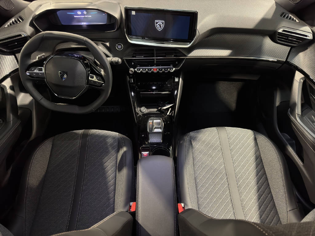 PEUGEOT 2008 1.2 PureTech 130 Allure Premium-image-8