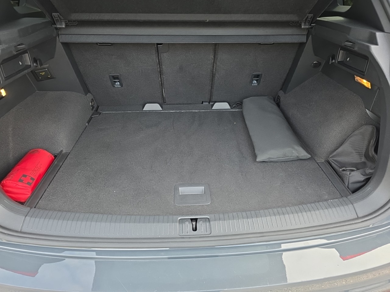 VW Tiguan 2.0TSI R 4Motion DSG-image-12