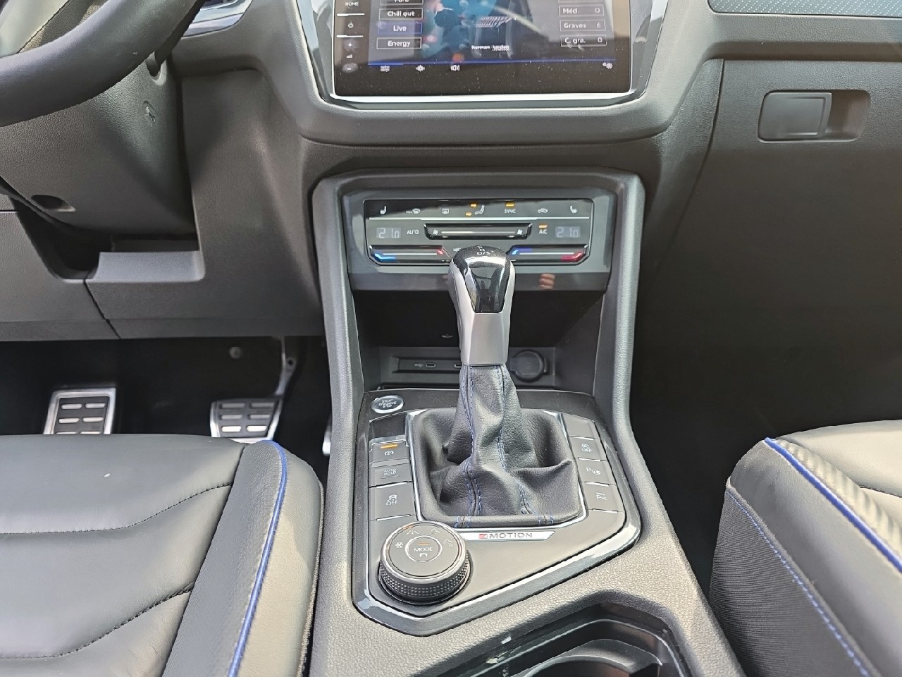 VW Tiguan 2.0TSI R 4Motion DSG-image-14