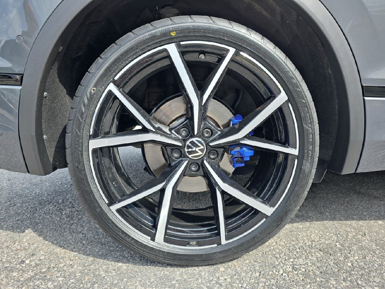 VW Tiguan 2.0TSI R 4Motion DSG-image-11