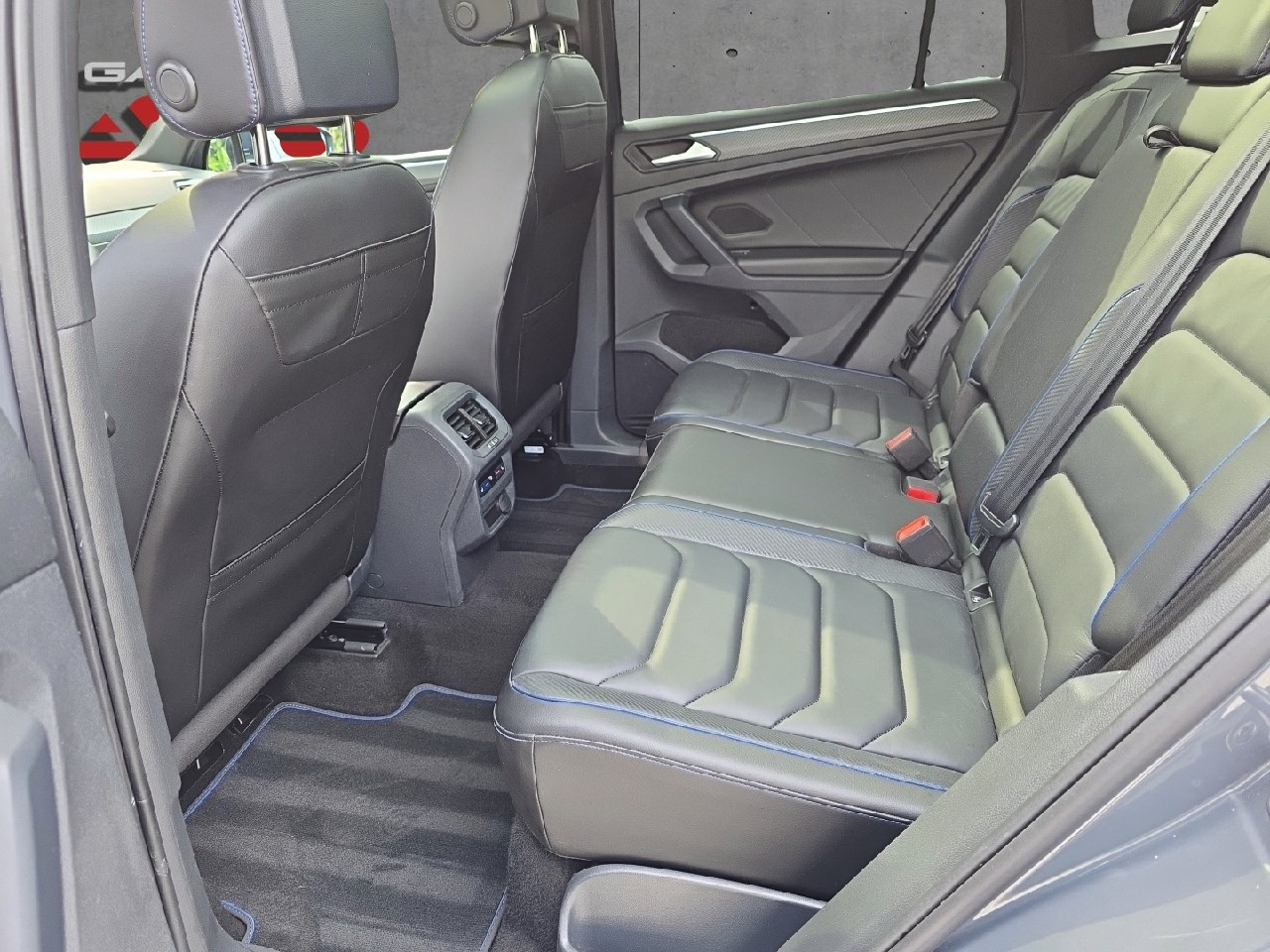 VW Tiguan 2.0TSI R 4Motion DSG-image-7