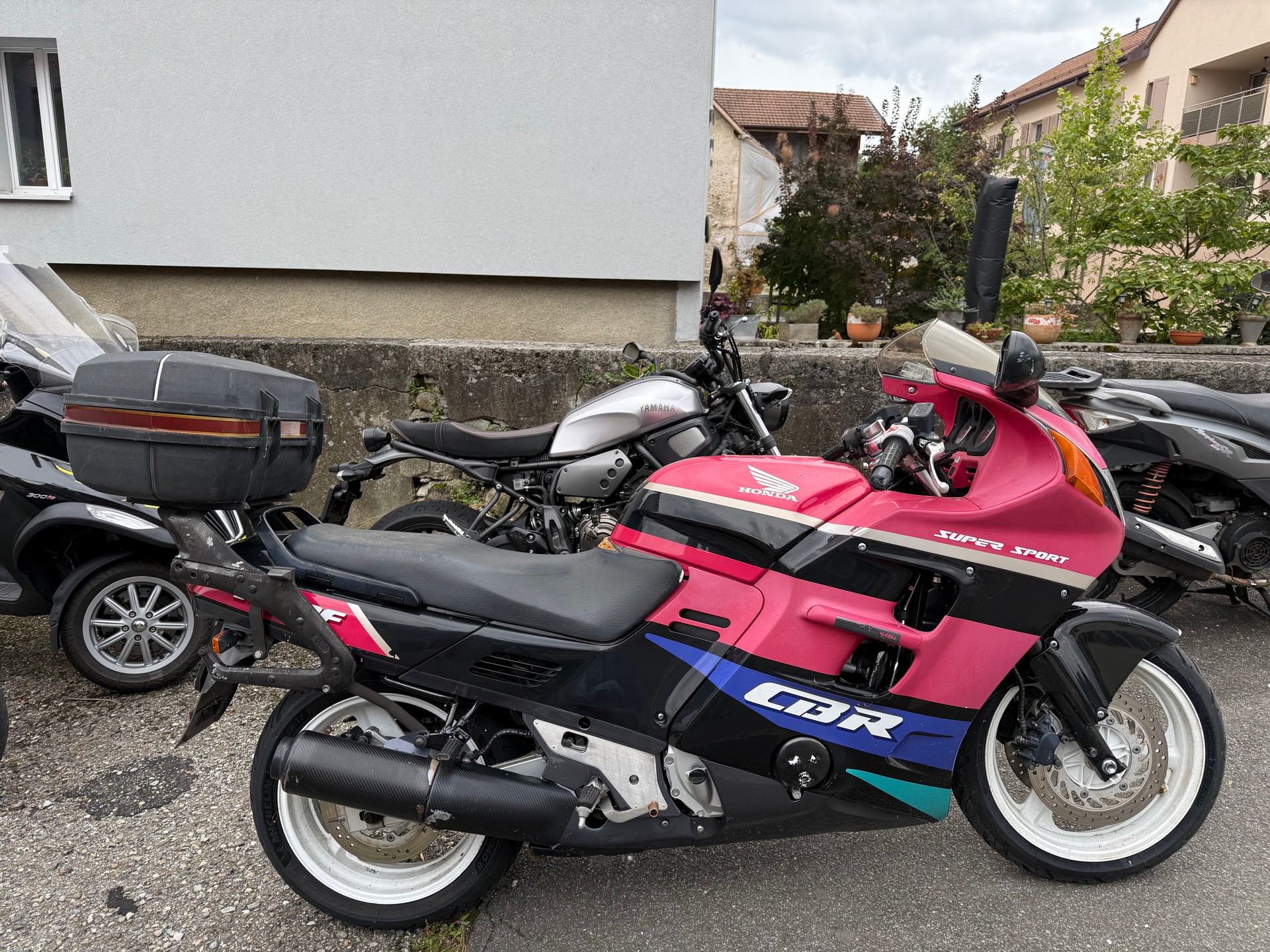 HONDA CBR 1000 F M-image-0
