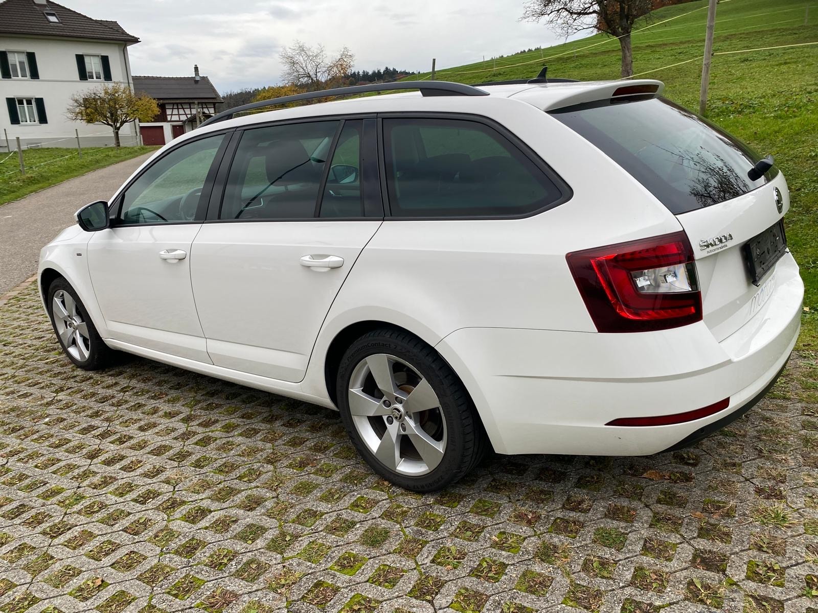 SKODA Octavia Combi 2.0 TDI Style 4x4 DSG-image-3
