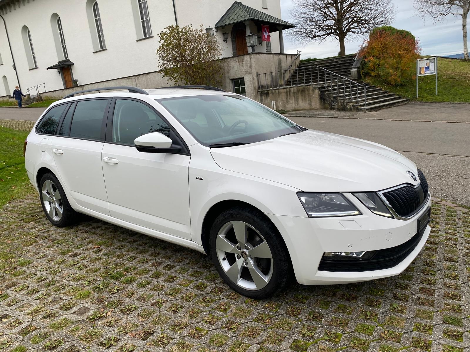 SKODA Octavia Combi 2.0 TDI Style 4x4 DSG-image-1