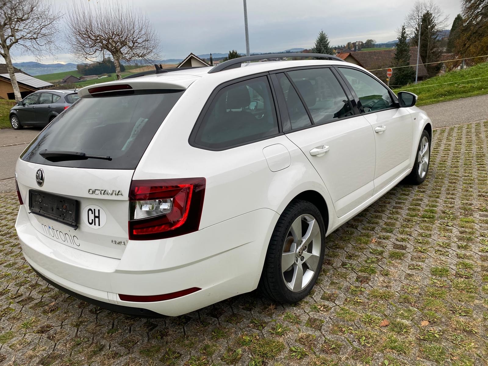 SKODA Octavia Combi 2.0 TDI Style 4x4 DSG-image-4