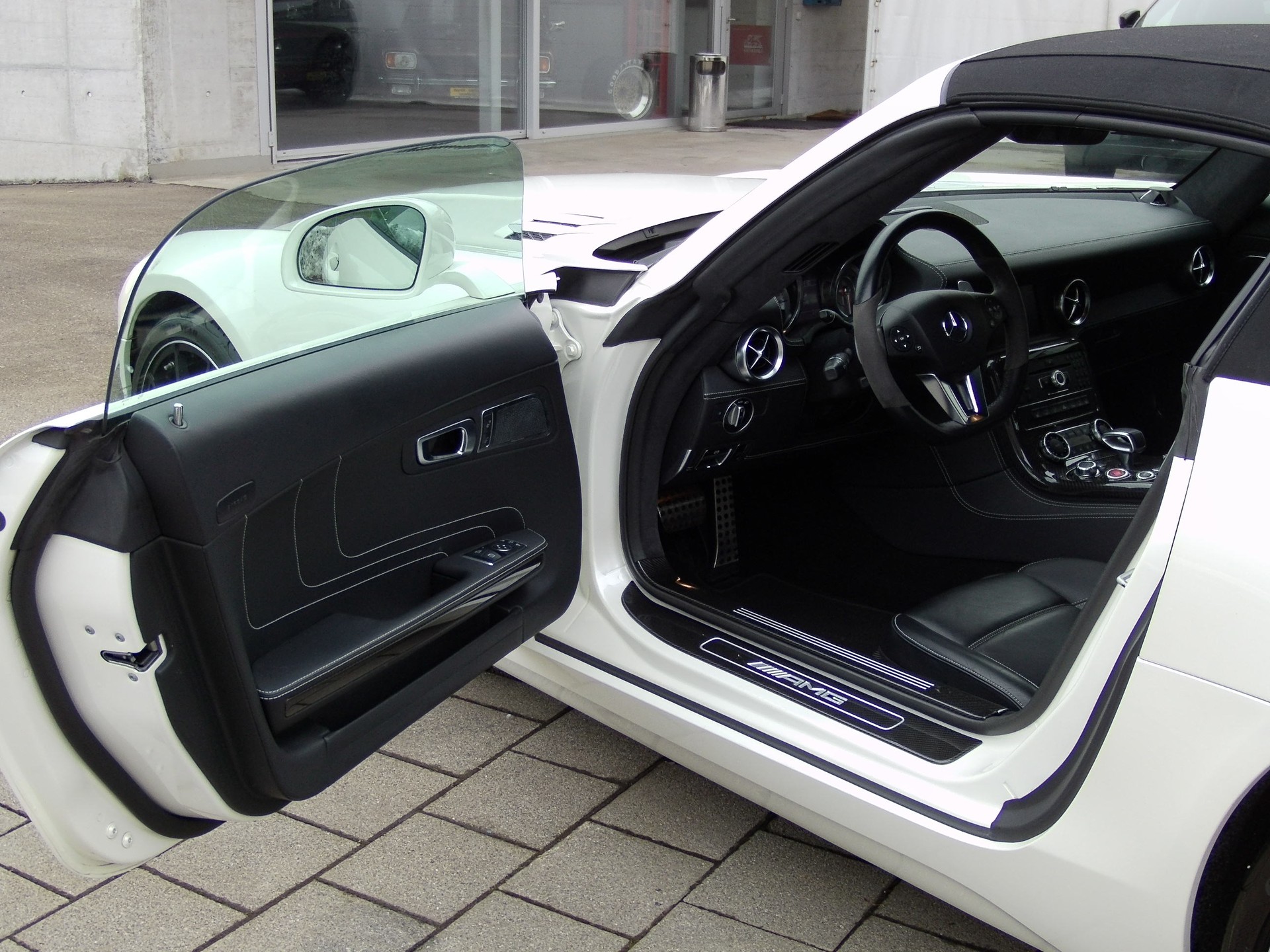 MERCEDES-BENZ SLS 63 AMG Speedshift-image-15