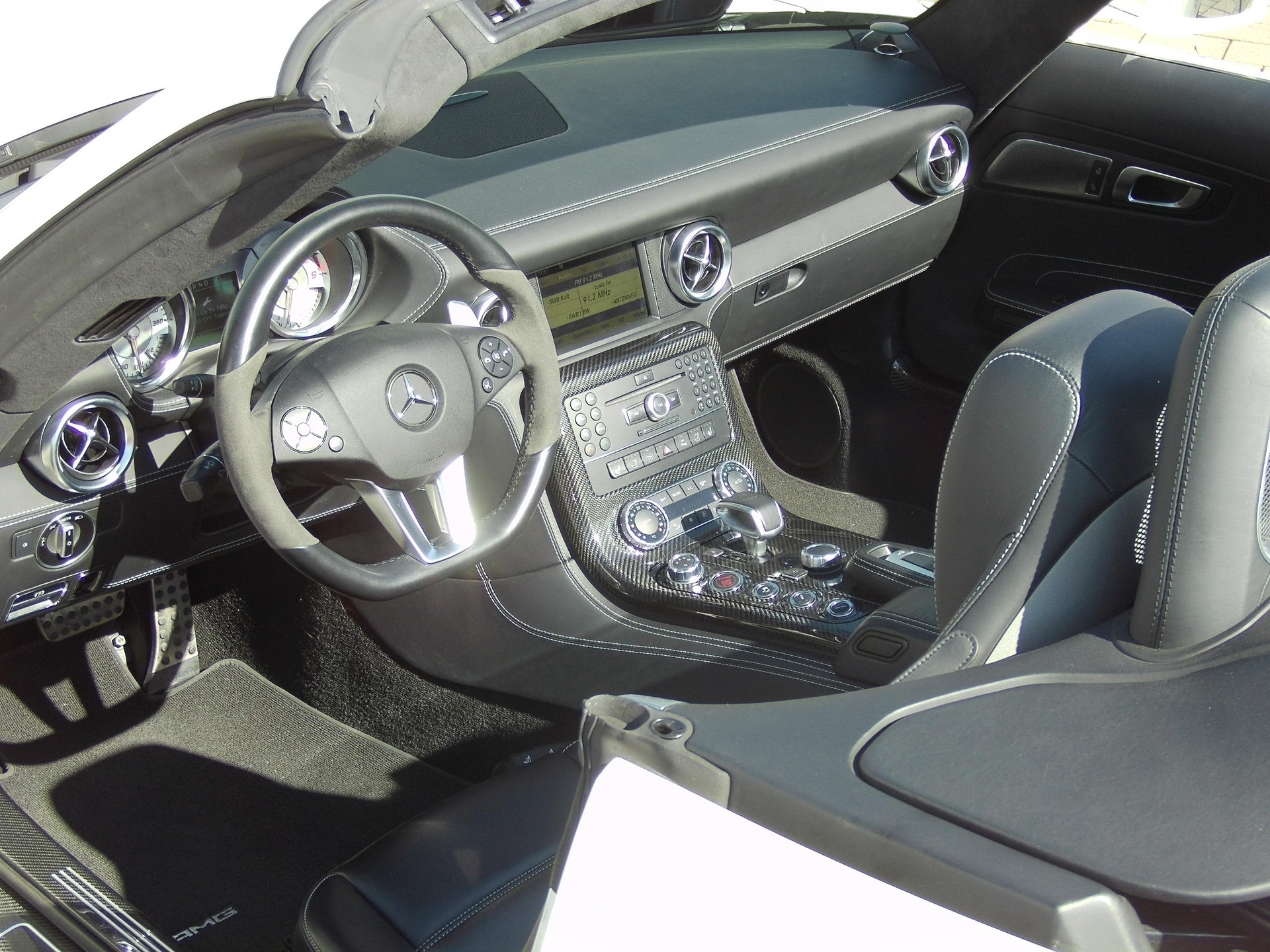 MERCEDES-BENZ SLS 63 AMG Speedshift-image-15
