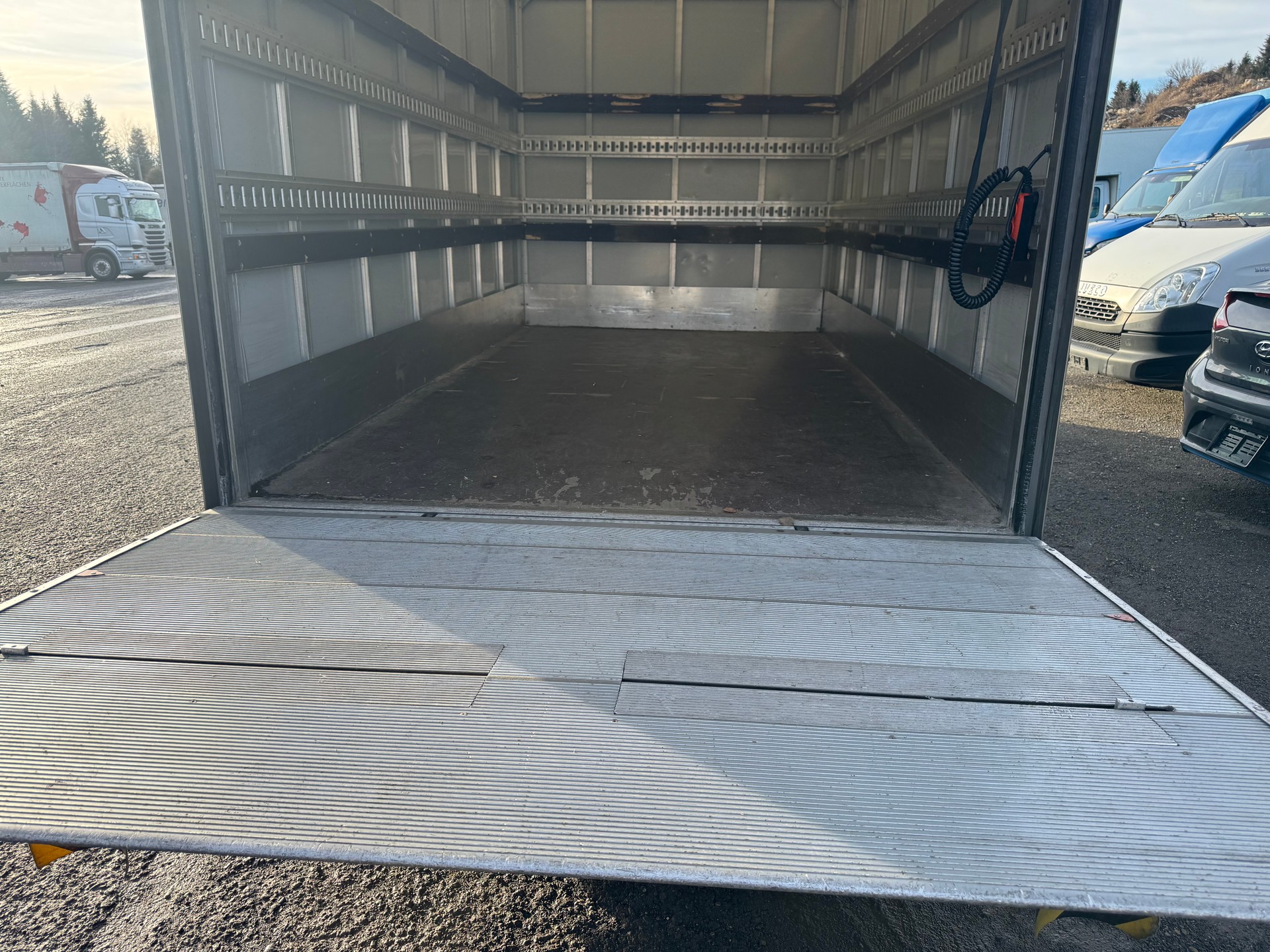 IVECO 35 S 17-image-8