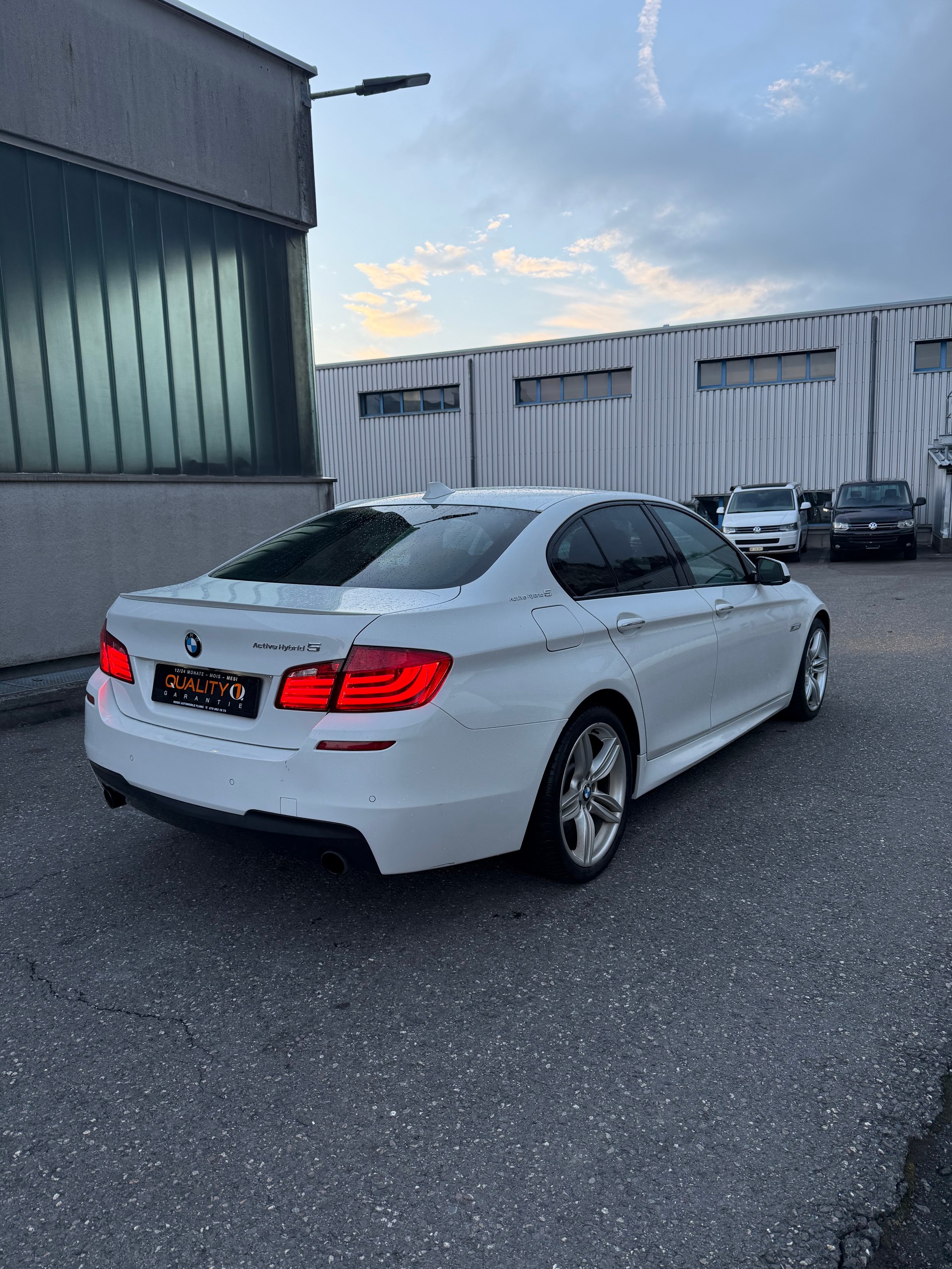 BMW ActiveHybrid 5 Steptronic-image-14