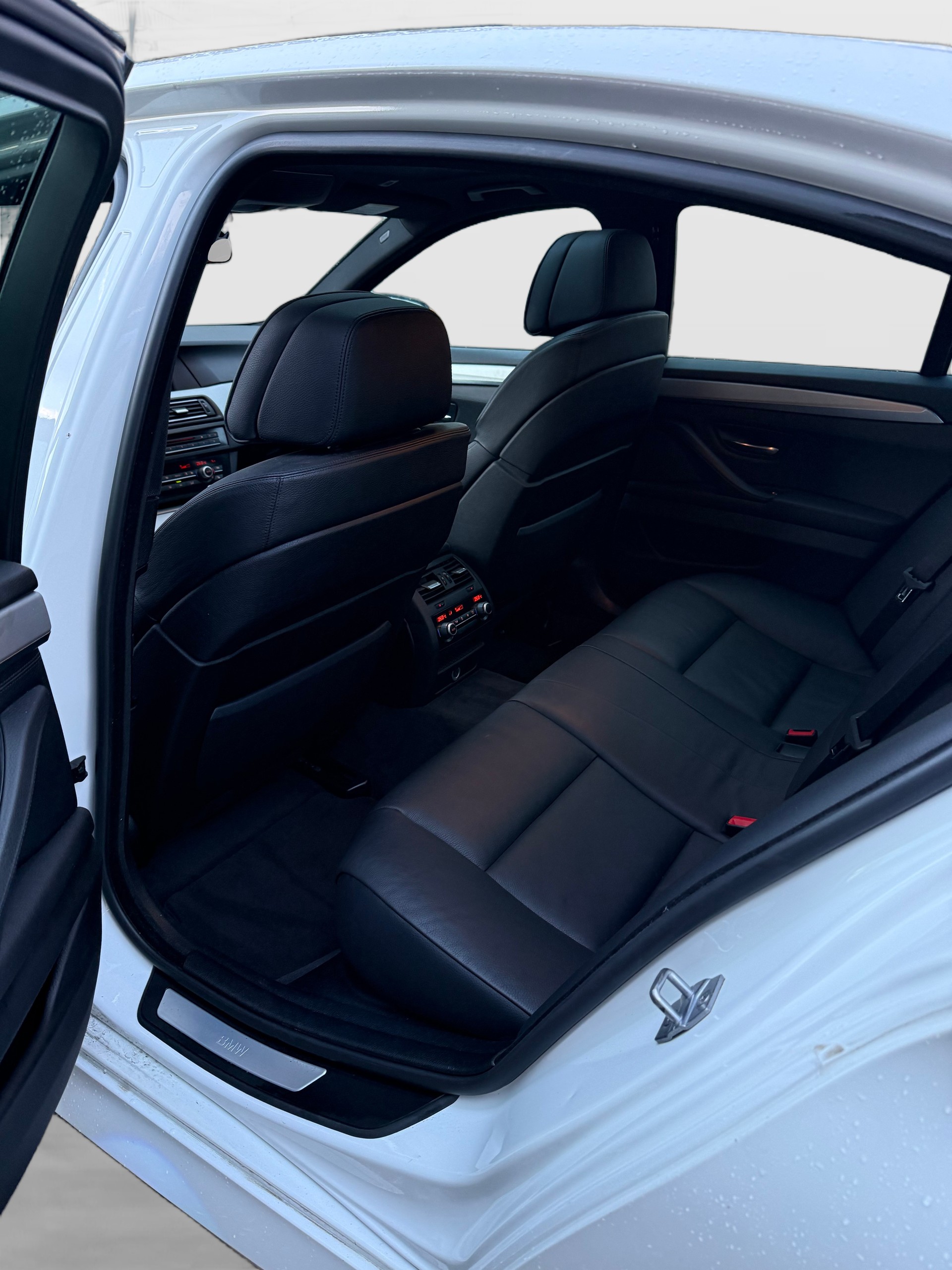 BMW ActiveHybrid 5 Steptronic-image-11
