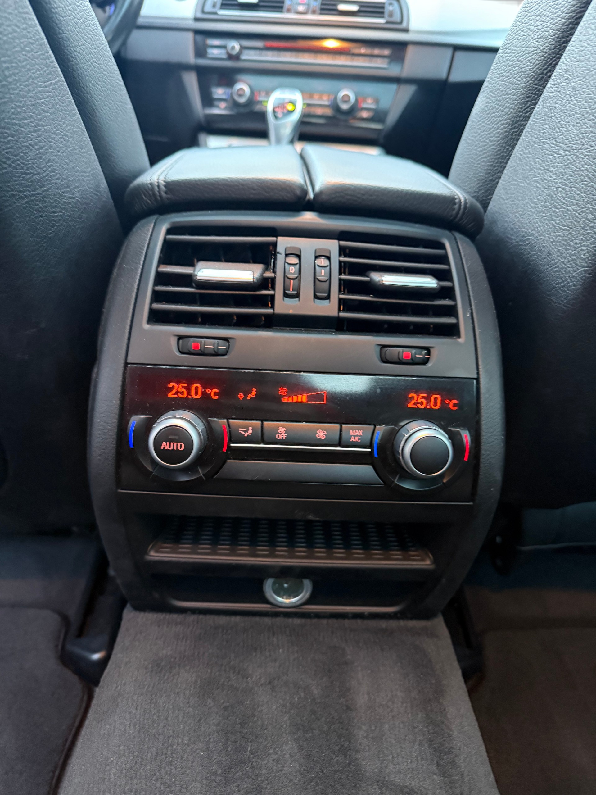 BMW ActiveHybrid 5 Steptronic-image-10