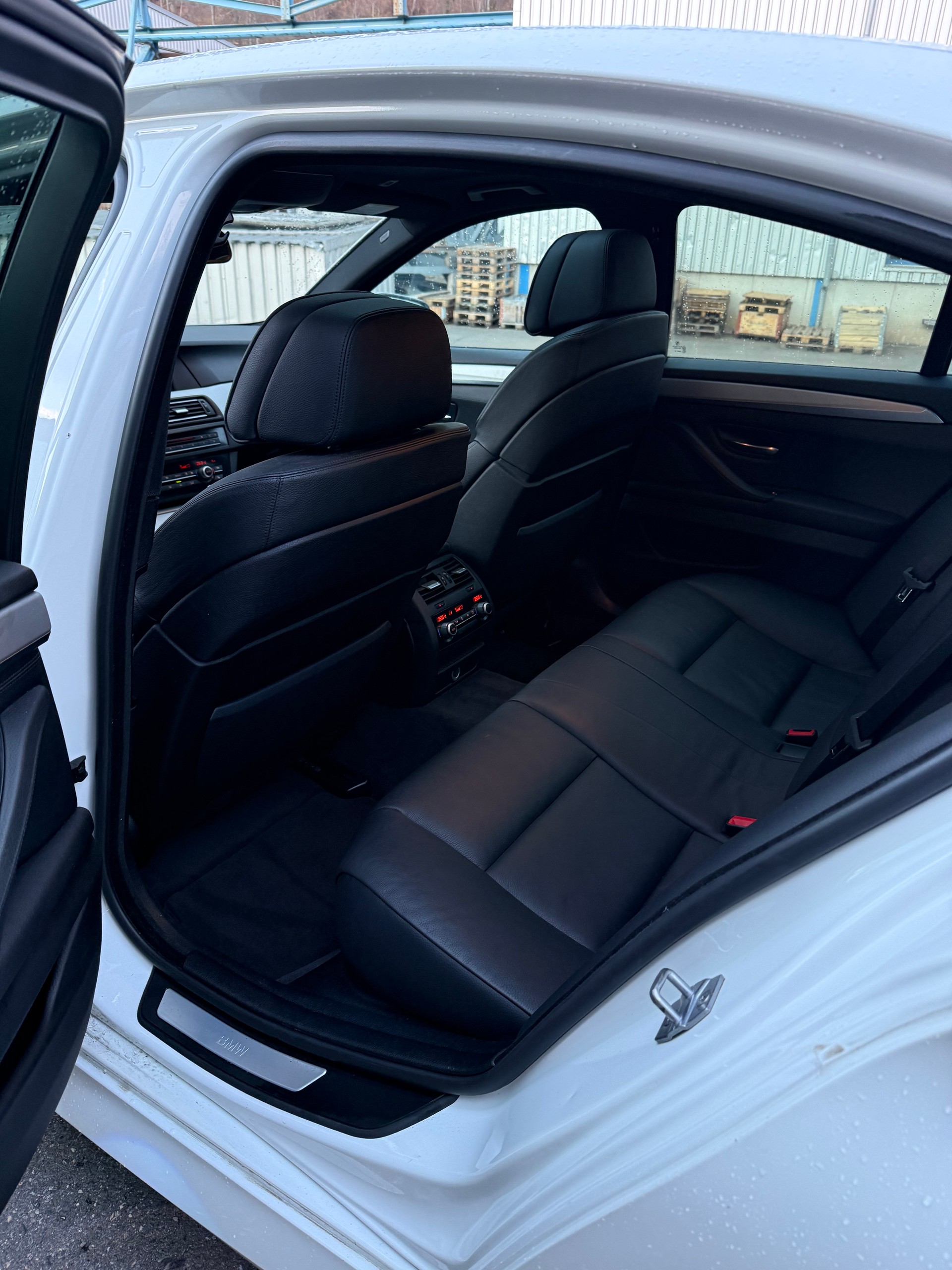 BMW ActiveHybrid 5 Steptronic-image-11
