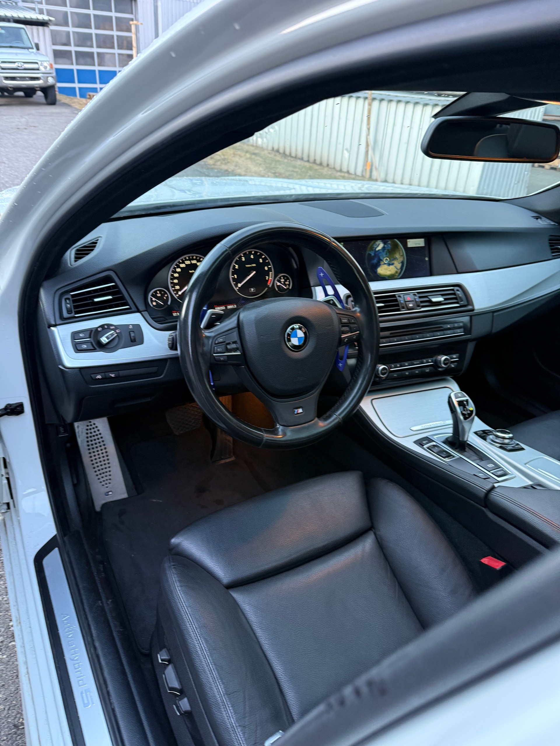 BMW ActiveHybrid 5 Steptronic-image-4