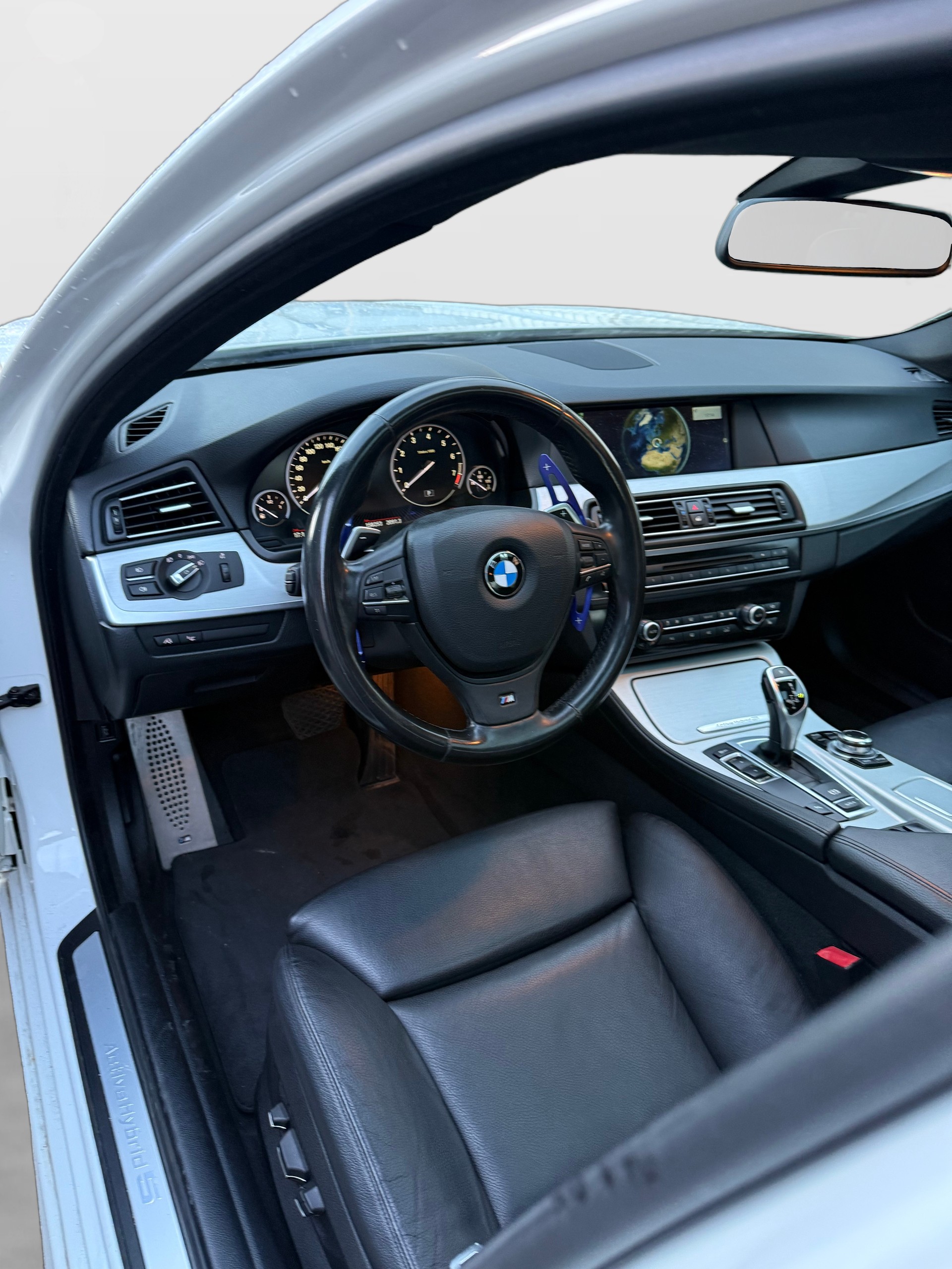 BMW ActiveHybrid 5 Steptronic-image-4