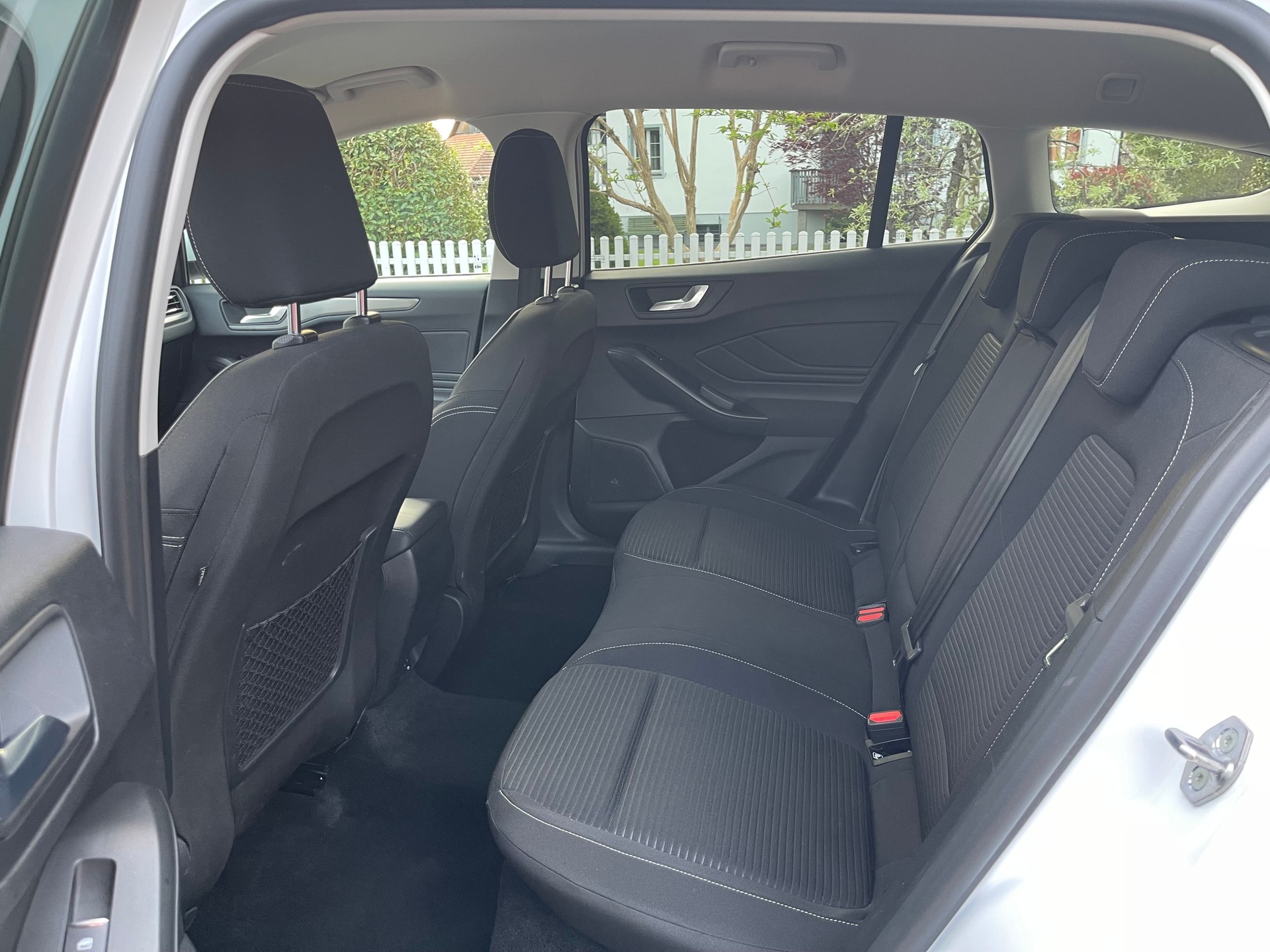 FORD Focus 1.5 TDCi Titanium Automatic-image-9