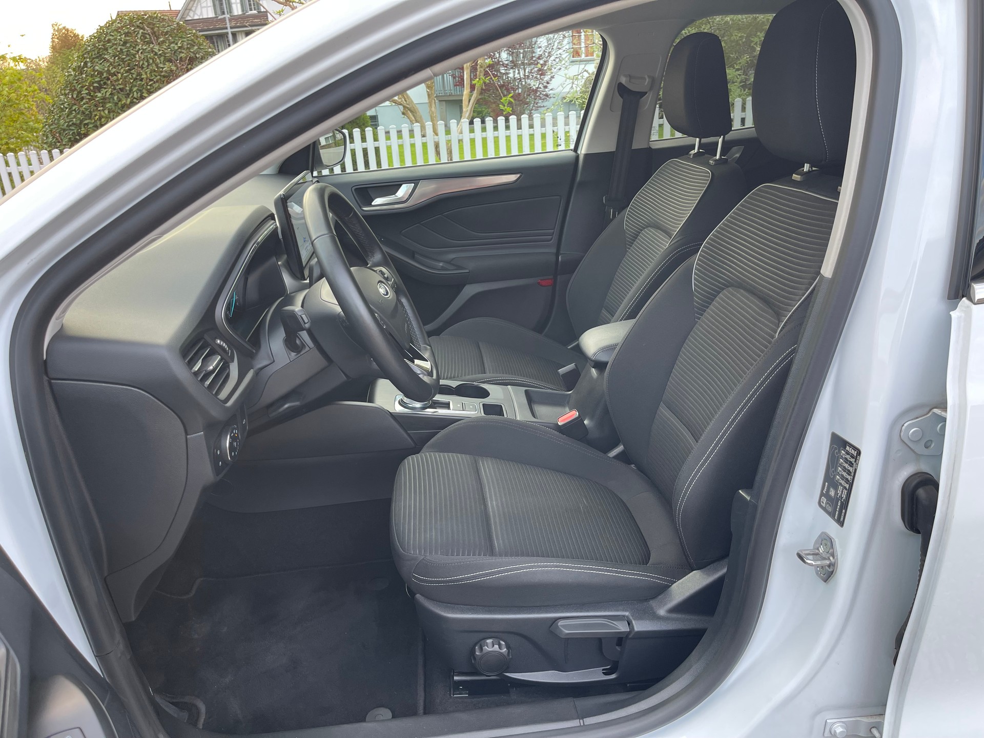 FORD Focus 1.5 TDCi Titanium Automatic-image-8