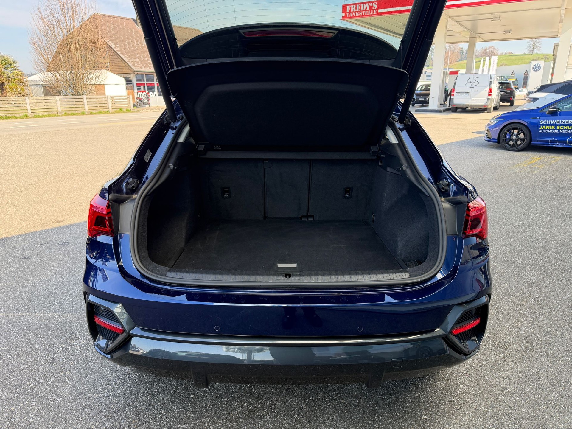 AUDI Q3 Sportback 45 TFSI S line quattro S-tronic-image-26