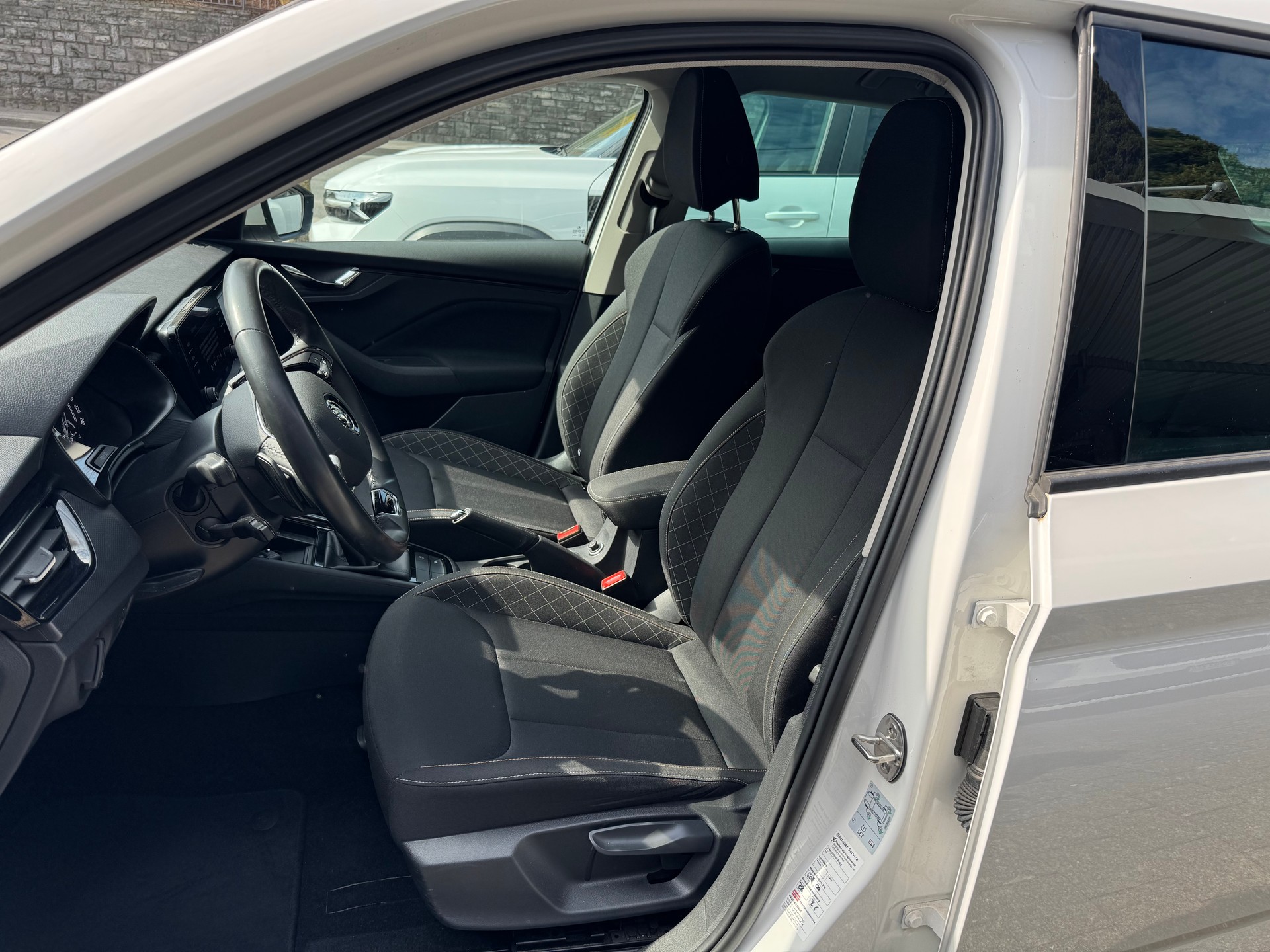 SKODA Kamiq 1.0 TSI Fresh DSG-image-12