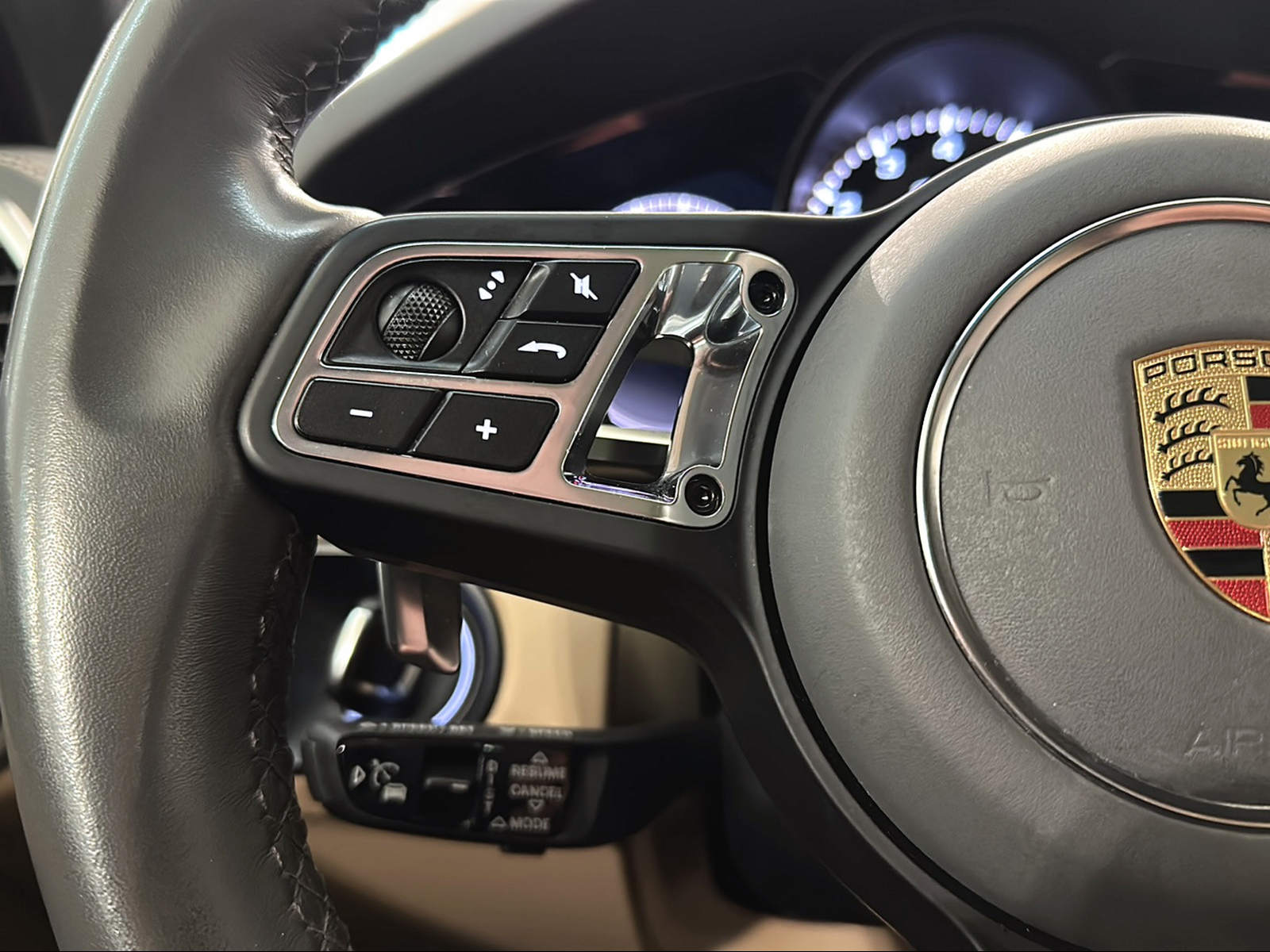PORSCHE Cayenne Turbo-image-25