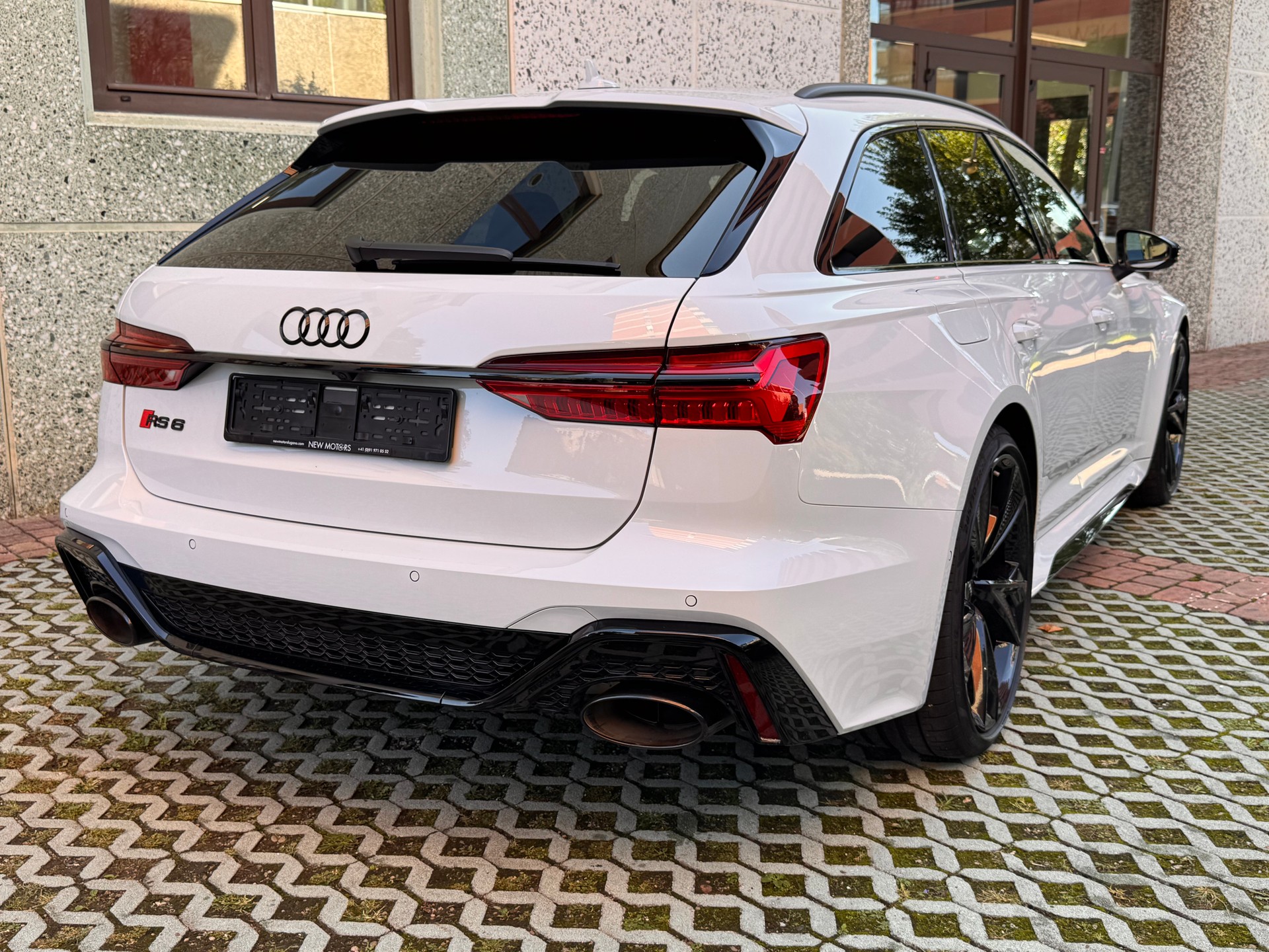 AUDI RS6 Avant 4.0 TFSI V8 quattro-image-5