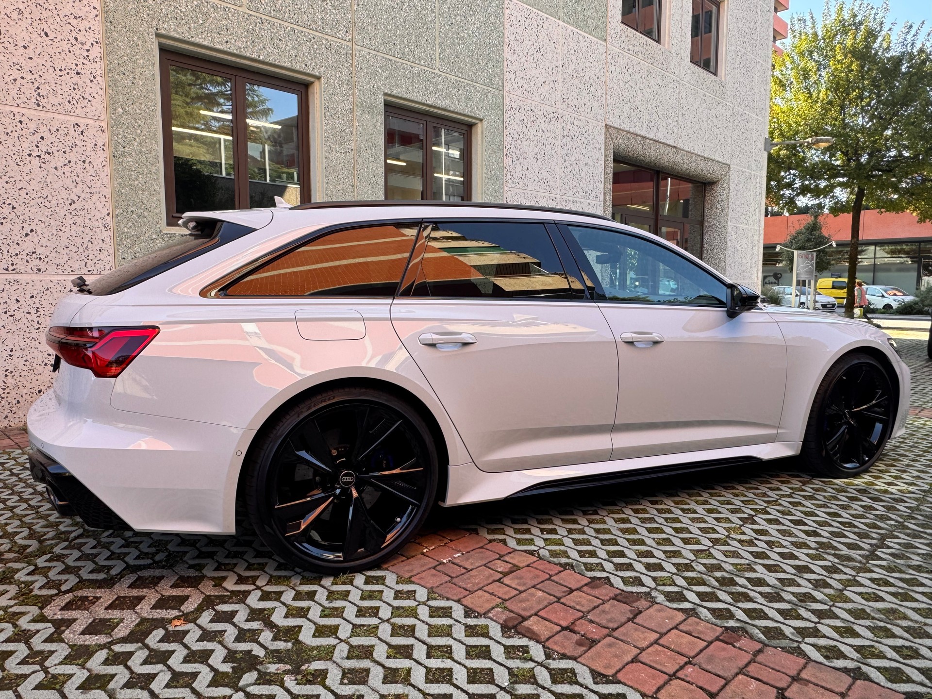 AUDI RS6 Avant 4.0 TFSI V8 quattro-image-4