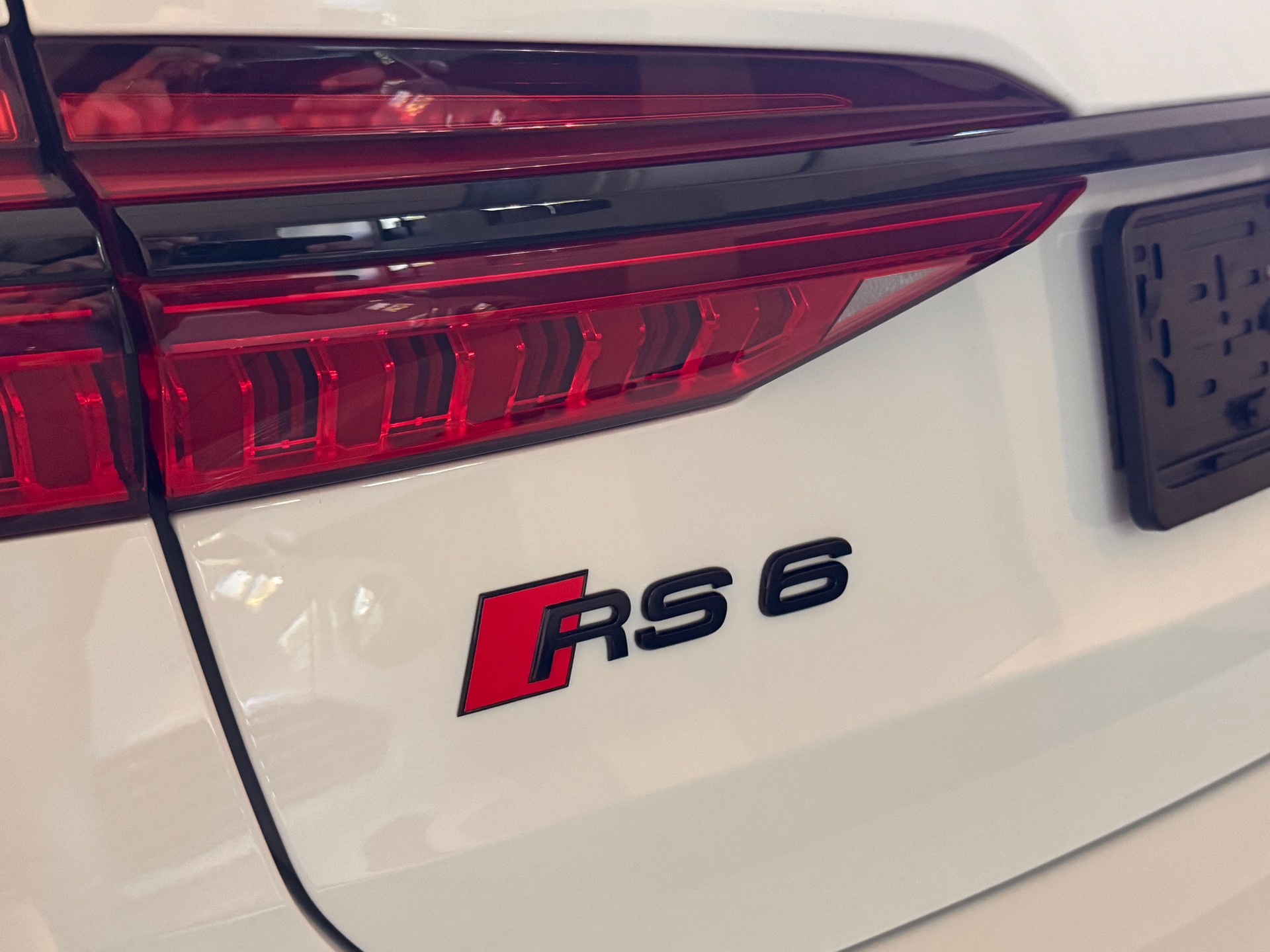 AUDI RS6 Avant 4.0 TFSI V8 quattro-image-7