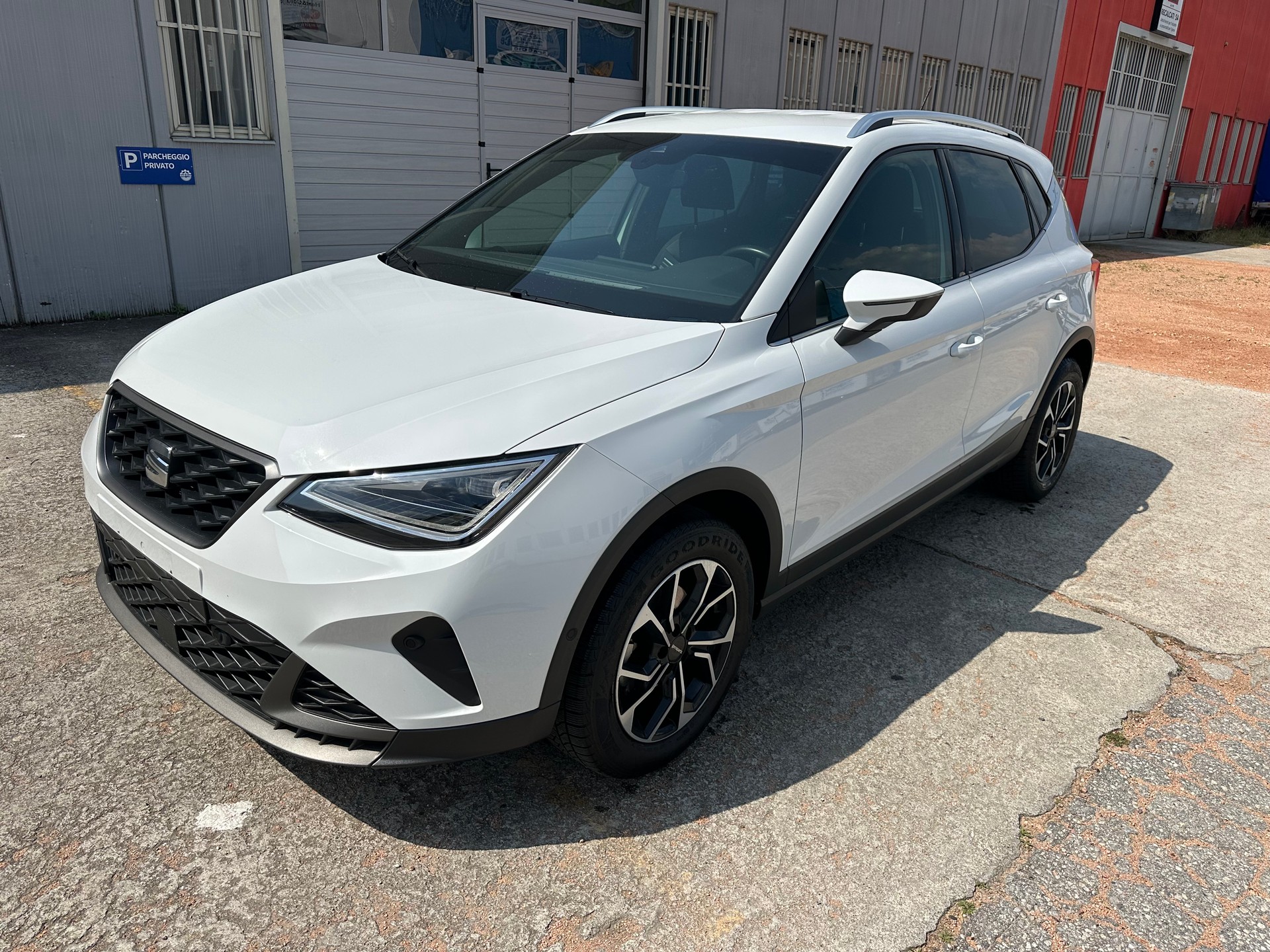 SEAT Arona 1.0 TSI Eco Style DSG-image-1