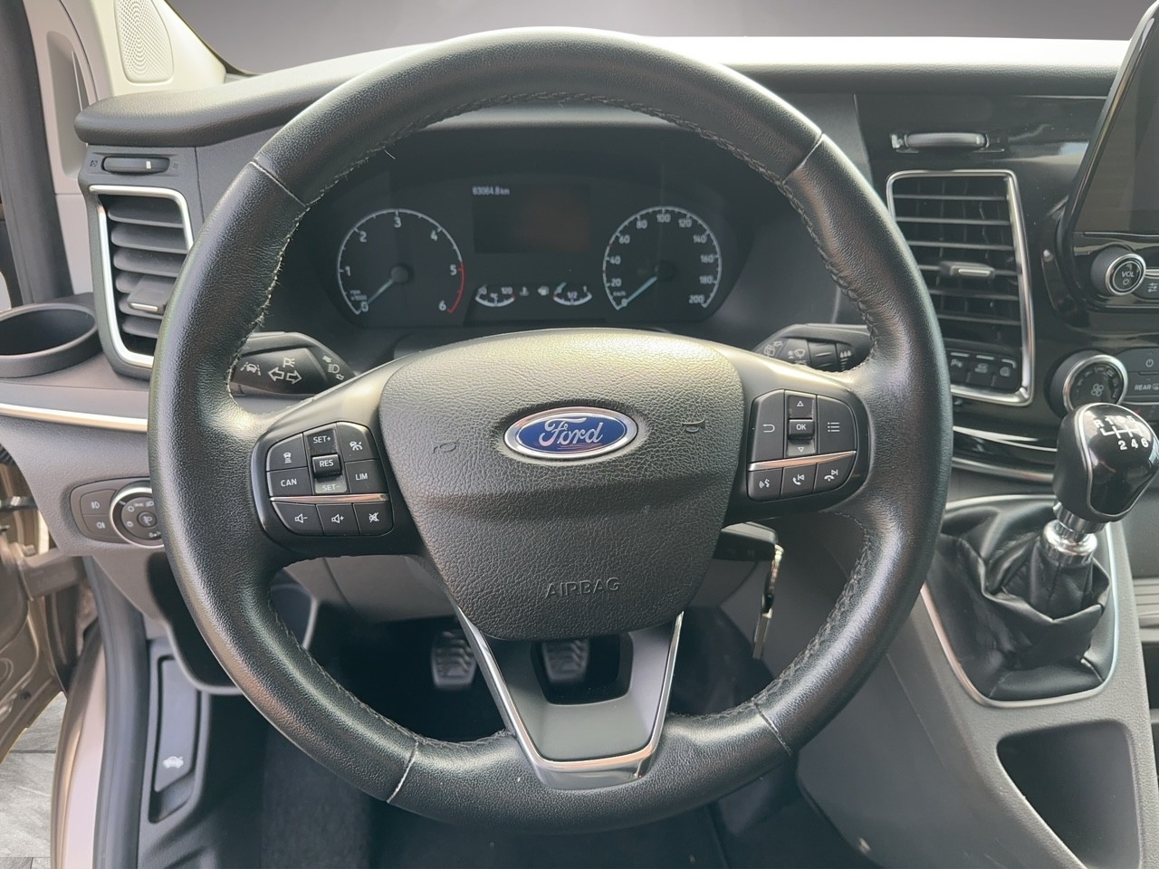 FORD Tourneo Custom 320 L2H1 Titanium-image-6