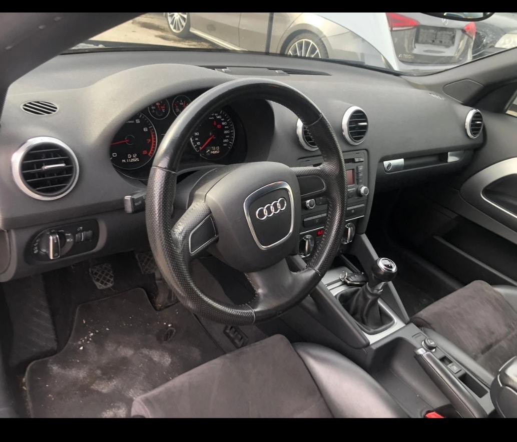 AUDI A3 Cabriolet 1.8 TFSI Style-image-9