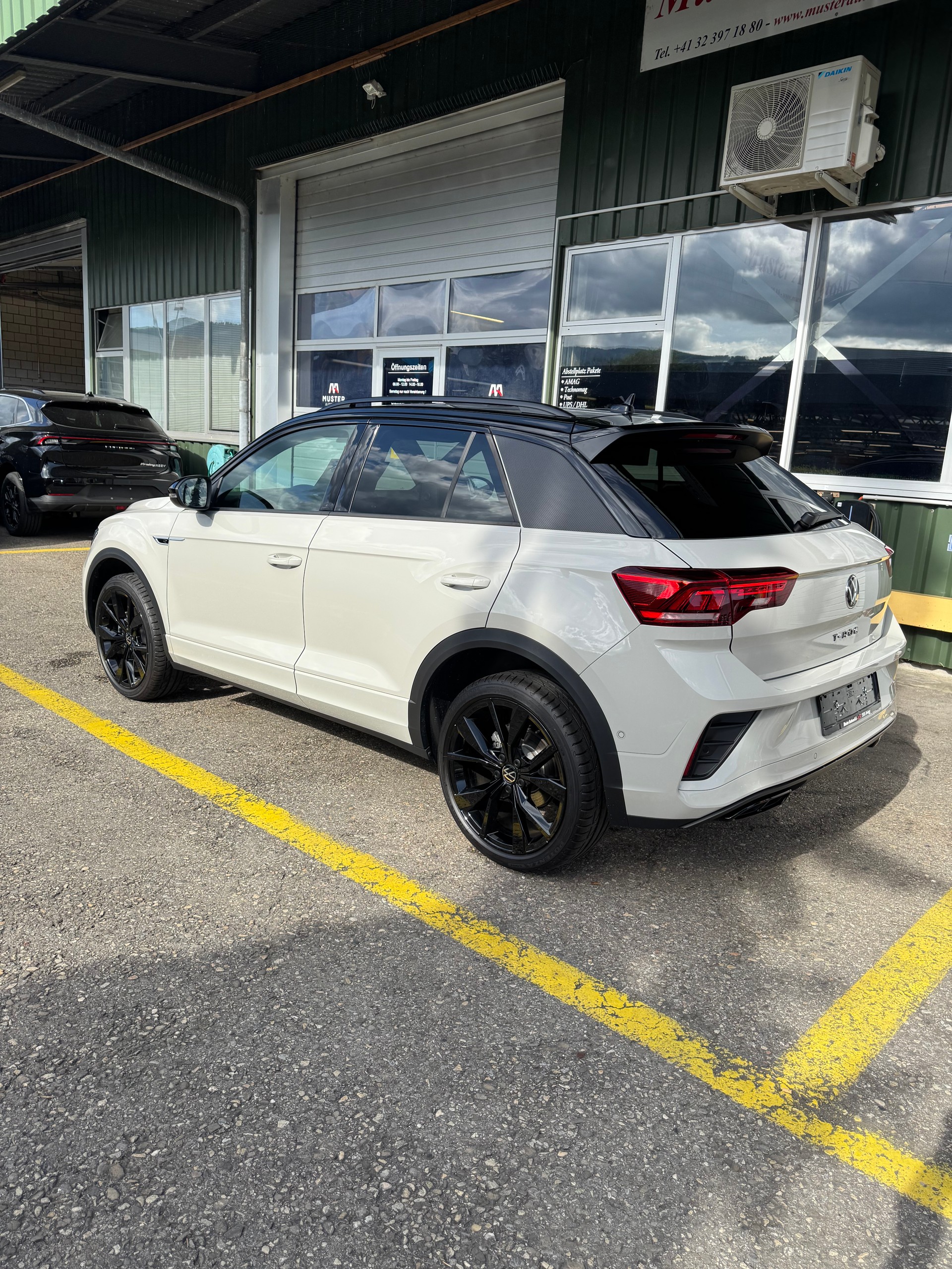 VW T-Roc 1.5 TSI EVO R-Line DSG Black Pack Anhängerkupplung 19 Zoll Alu Glasschiebedach mit 40 % Rabatt !-showroom-element-1