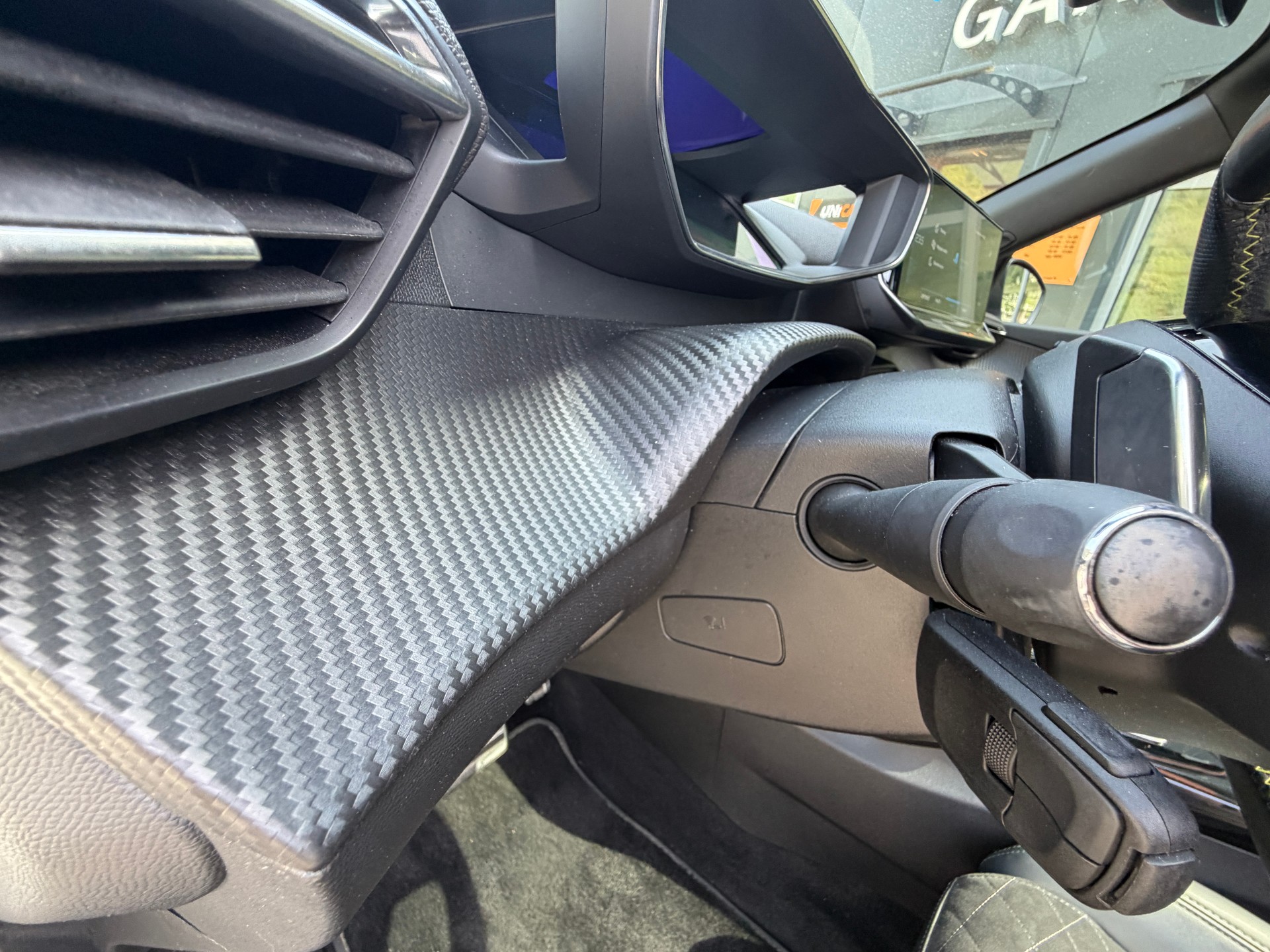 PEUGEOT 2008 1.2 PureTech GT Pack EAT8-image-12