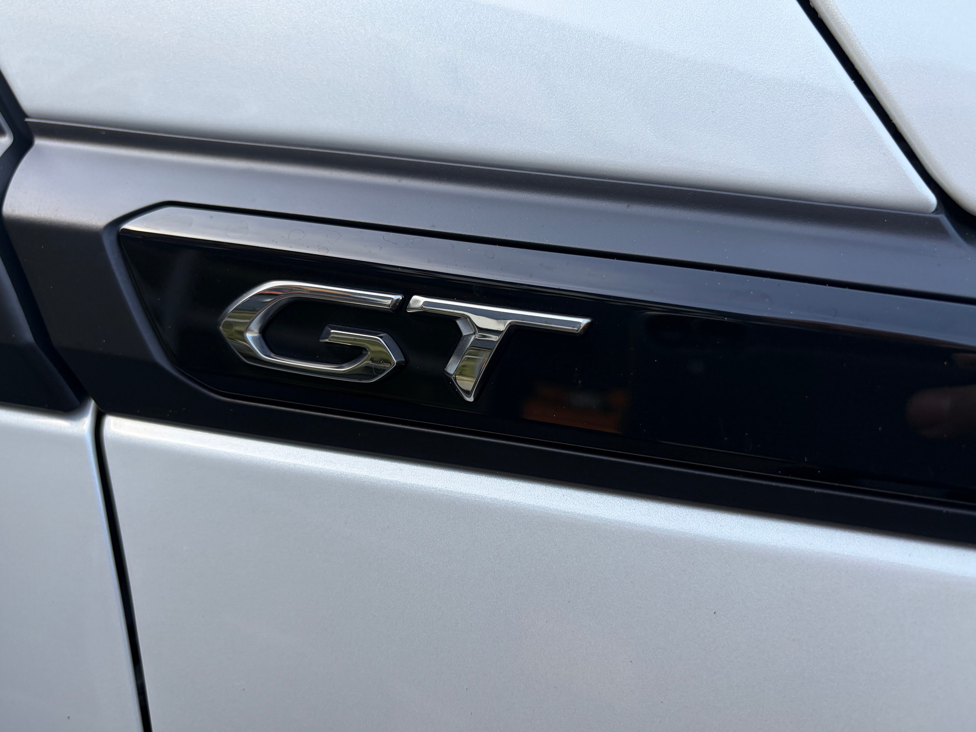 PEUGEOT 2008 1.2 PureTech GT Pack EAT8-image-6