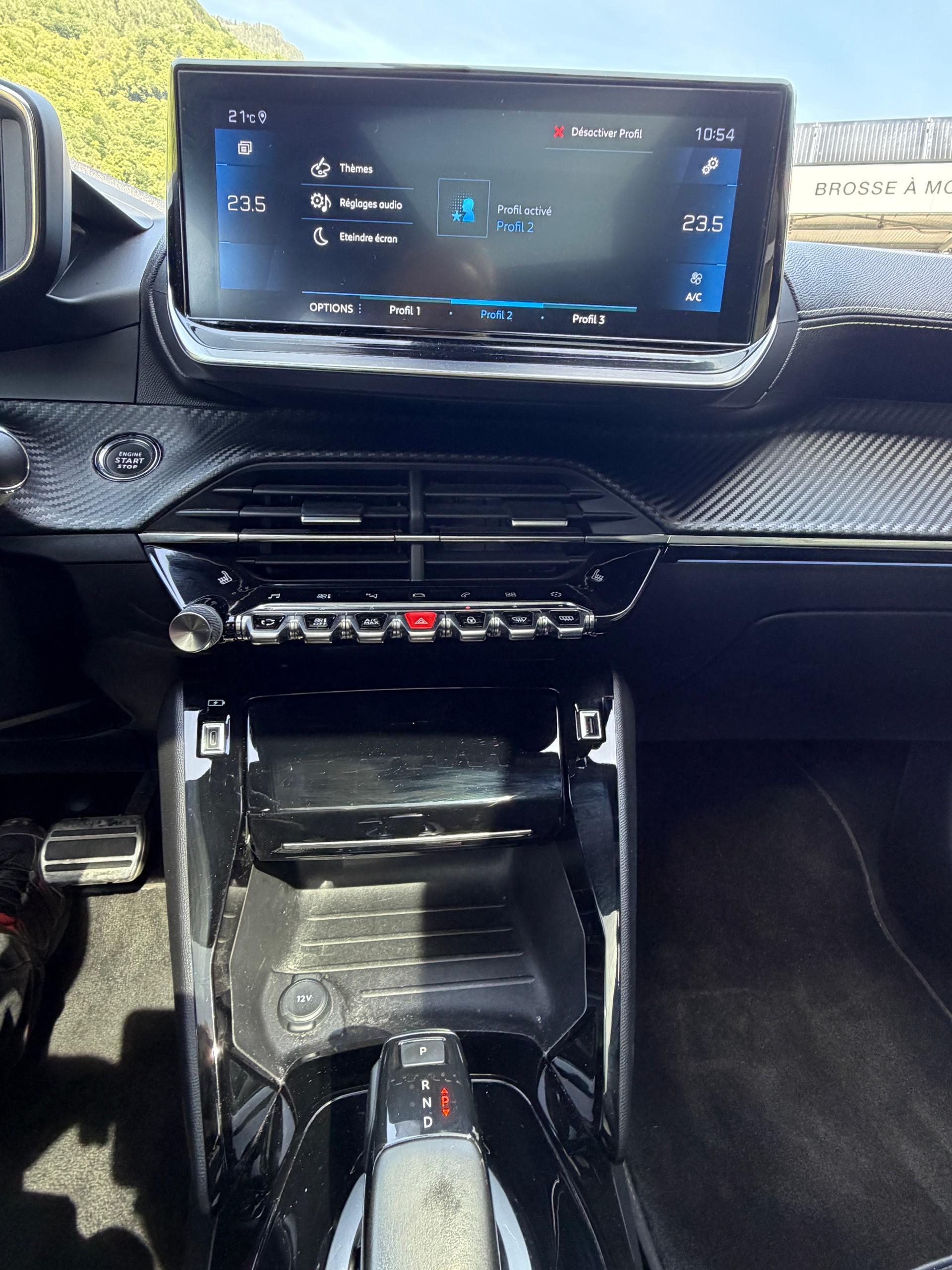 PEUGEOT 2008 1.2 PureTech GT Pack EAT8-image-9