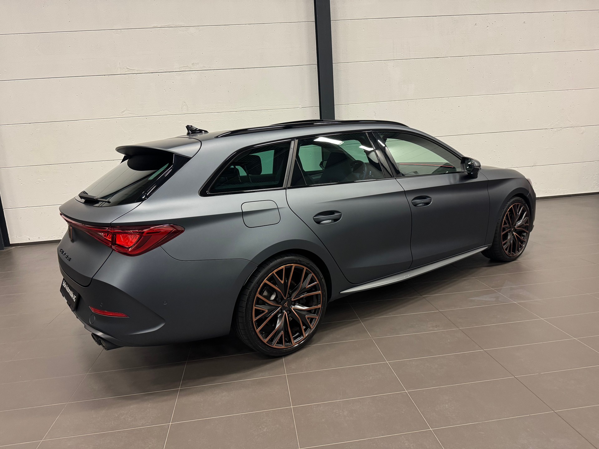 CUPRA LEON ST 2.0 TSI VZ DSG 4Drive Grau Matt-image-10