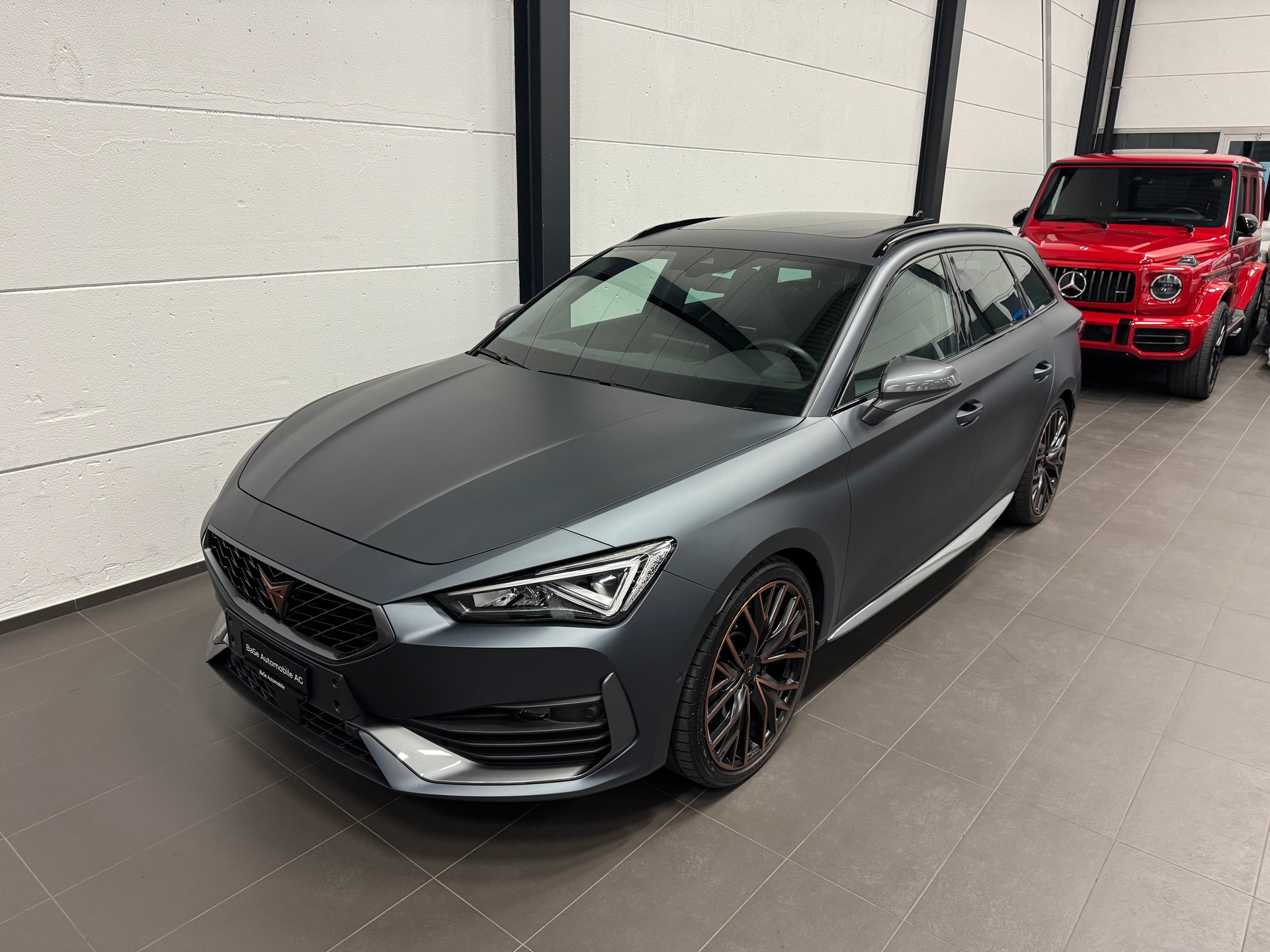 CUPRA LEON ST 2.0 TSI VZ DSG 4Drive Grau Matt-image-4