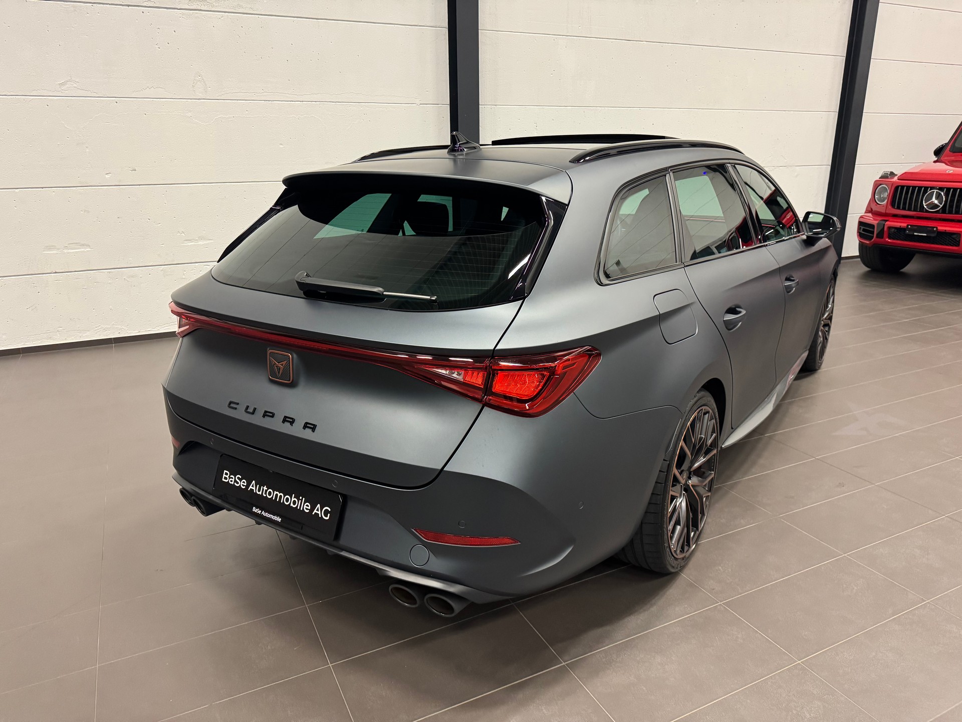 CUPRA LEON ST 2.0 TSI VZ DSG 4Drive Grau Matt-image-12